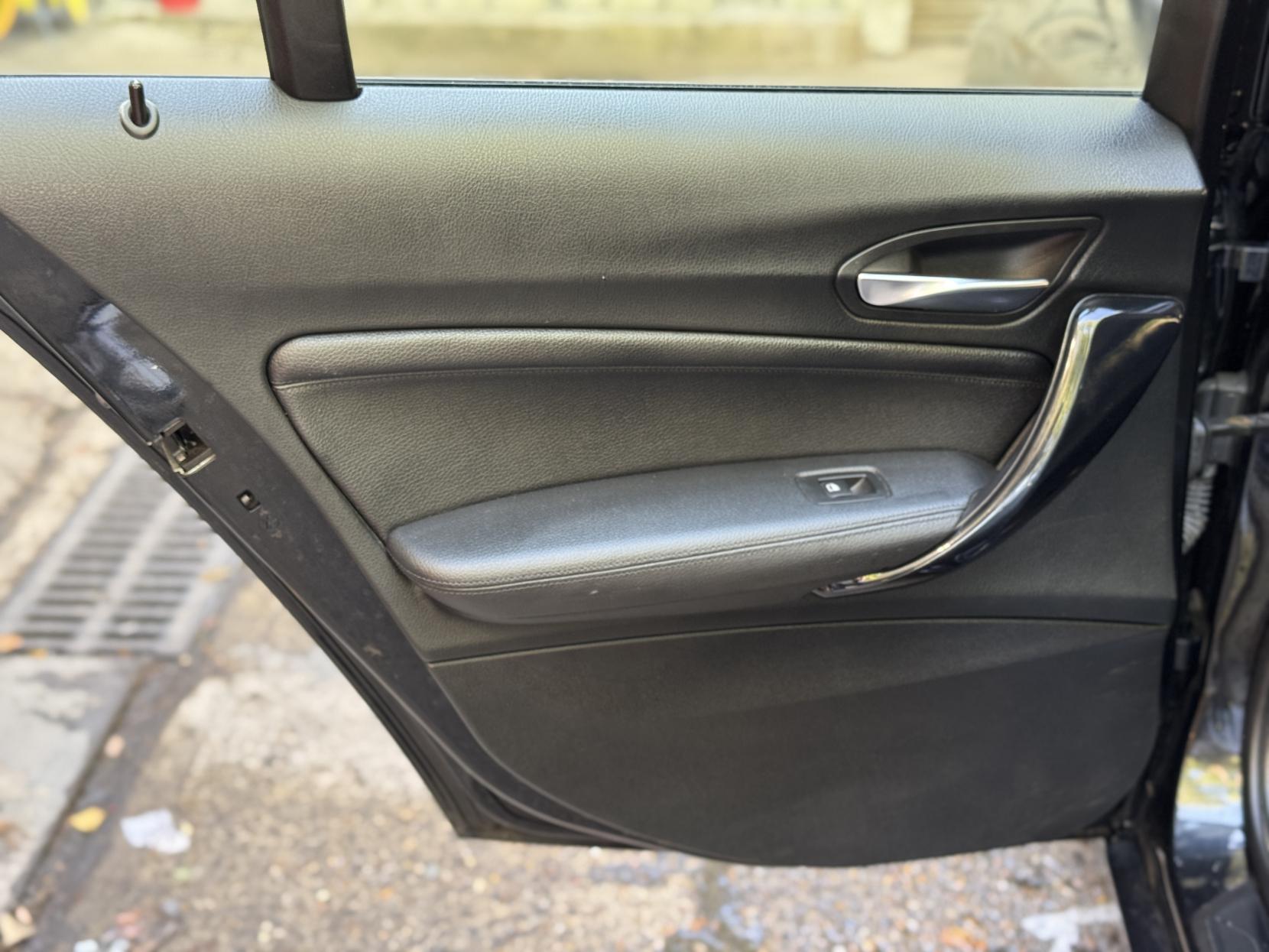 BMW 1 Series 1.6 118i Urban Hatchback 5dr Petrol Manual Euro 5 (s/s) (170 ps)