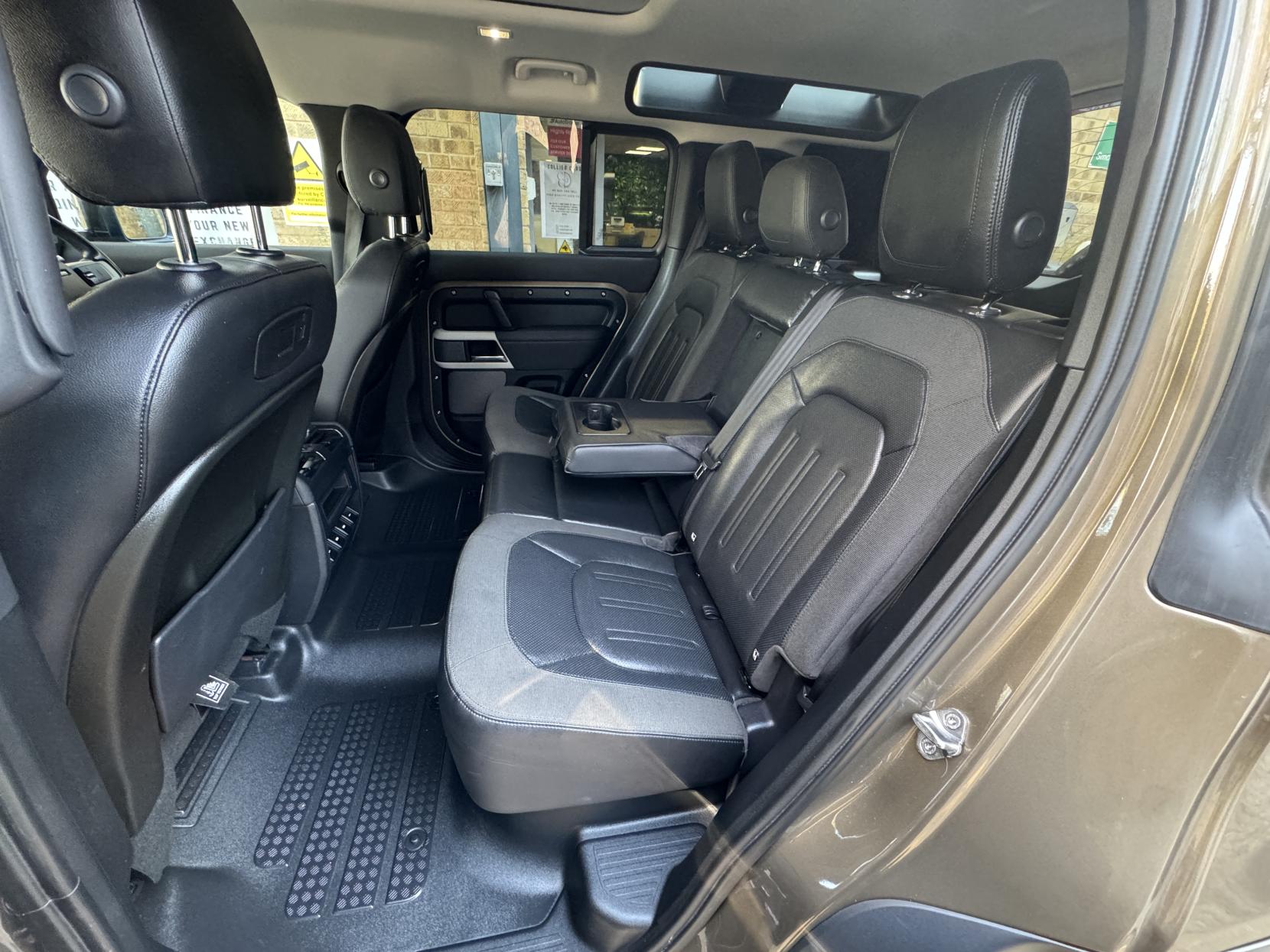 Land Rover Defender 110 2.0 SD4 First Edition SUV 5dr Diesel Auto 4WD Euro 6 (s/s) (240 ps)