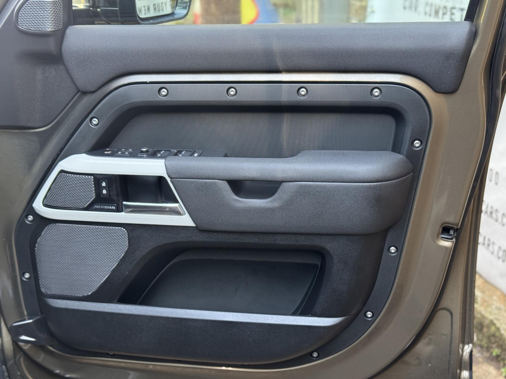 Land Rover Defender 110 2.0 SD4 First Edition SUV 5dr Diesel Auto 4WD Euro 6 (s/s) (240 ps)