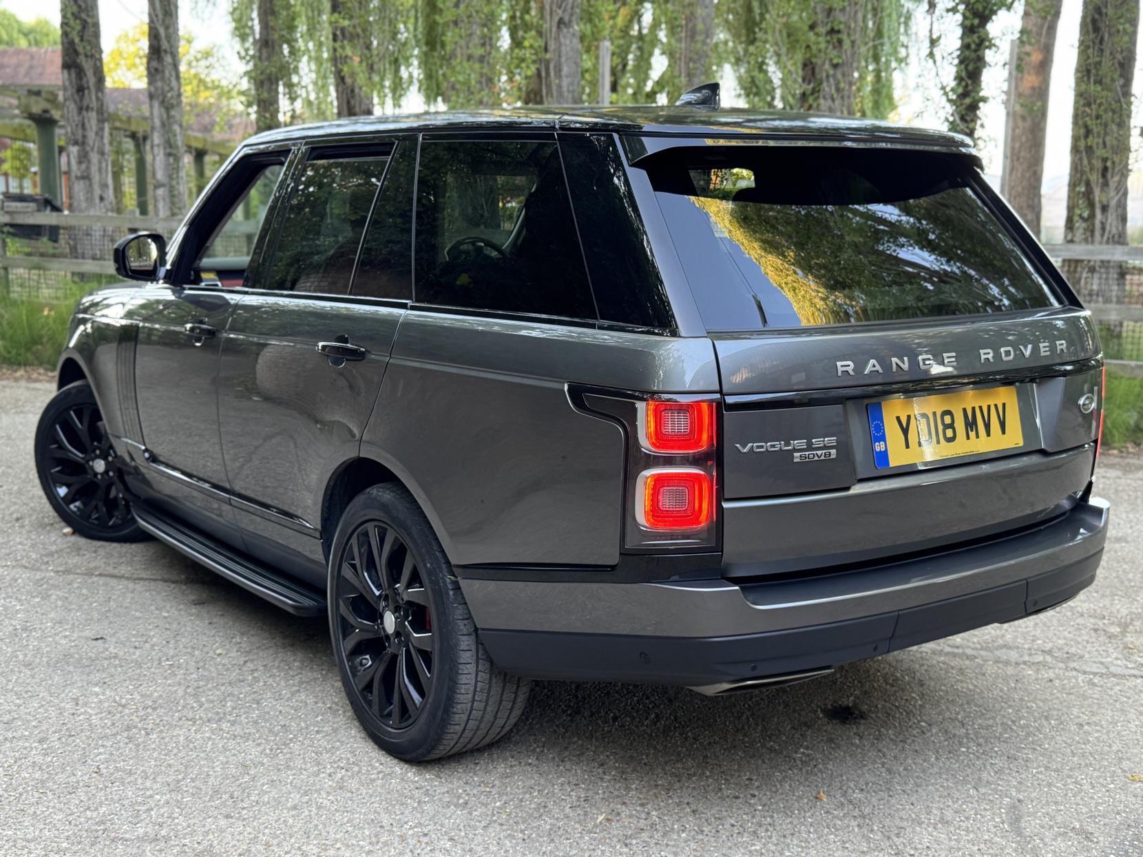 Land Rover Range Rover 4.4 SD V8 Vogue SE SUV 5dr Diesel Auto 4WD Euro 6 (s/s) (339 ps)