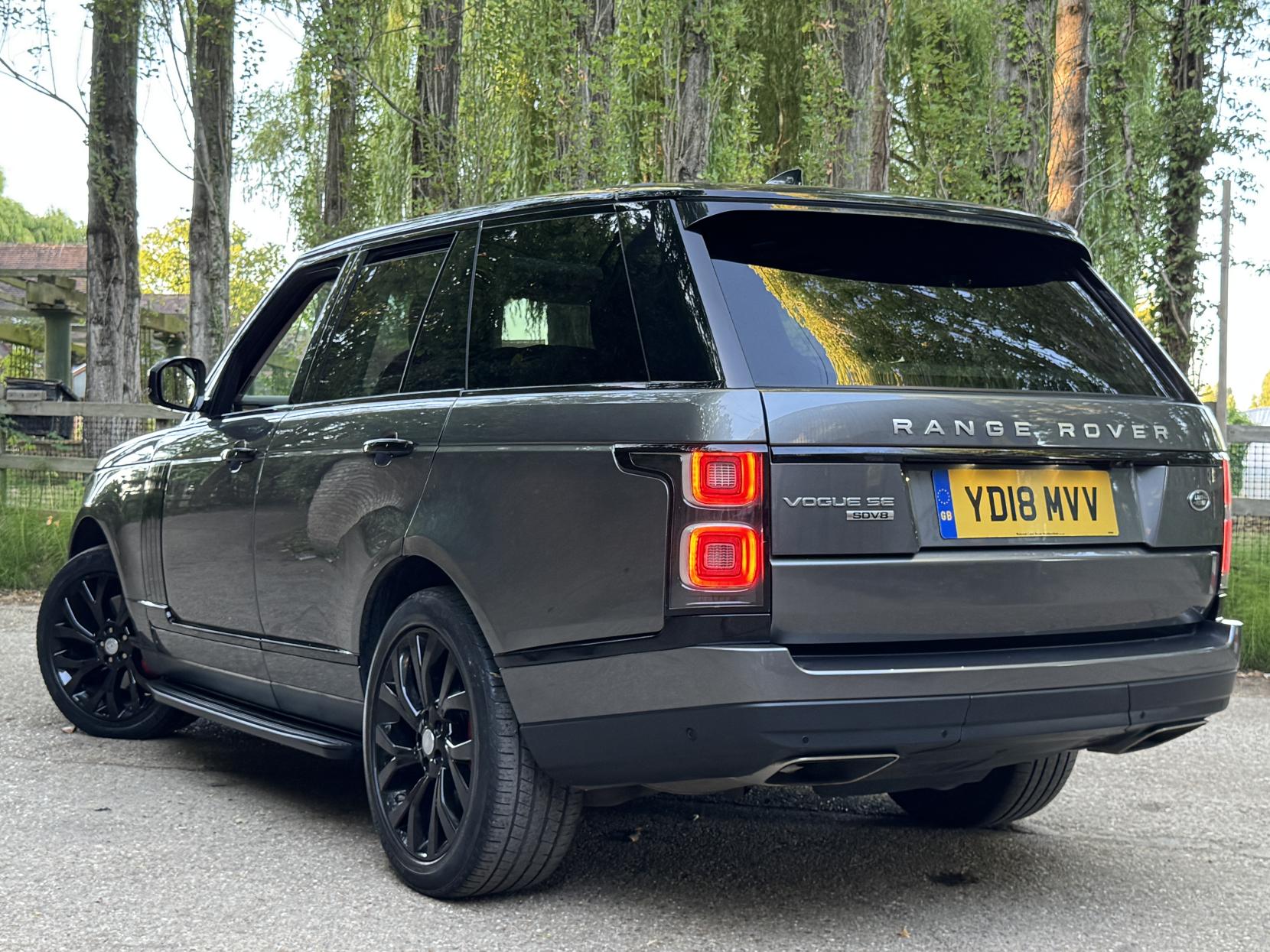 Land Rover Range Rover 4.4 SD V8 Vogue SE SUV 5dr Diesel Auto 4WD Euro 6 (s/s) (339 ps)