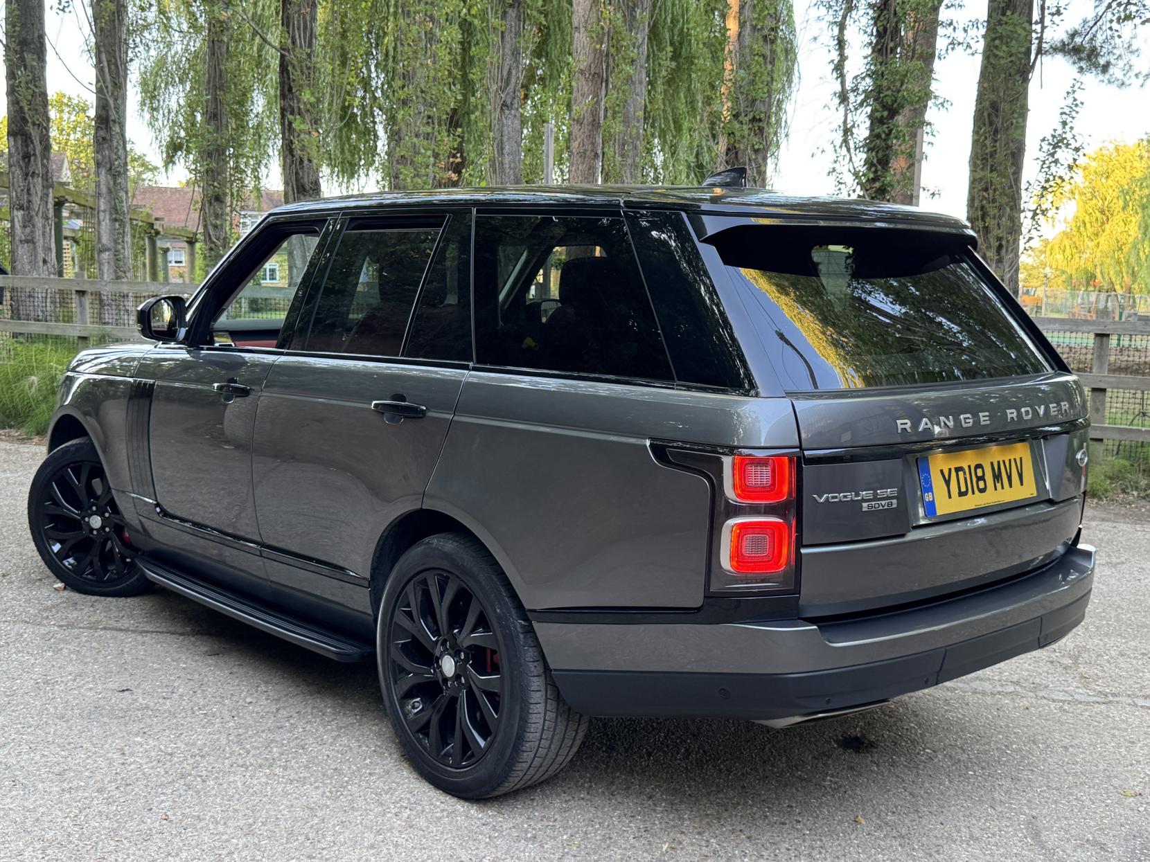 Land Rover Range Rover 4.4 SD V8 Vogue SE SUV 5dr Diesel Auto 4WD Euro 6 (s/s) (339 ps)