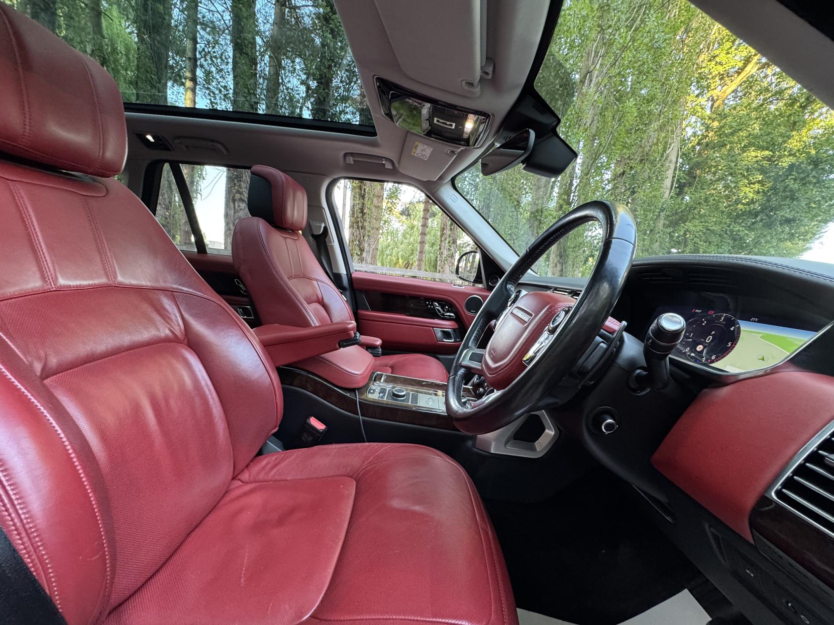 Land Rover Range Rover 4.4 SD V8 Vogue SE SUV 5dr Diesel Auto 4WD Euro 6 (s/s) (339 ps)
