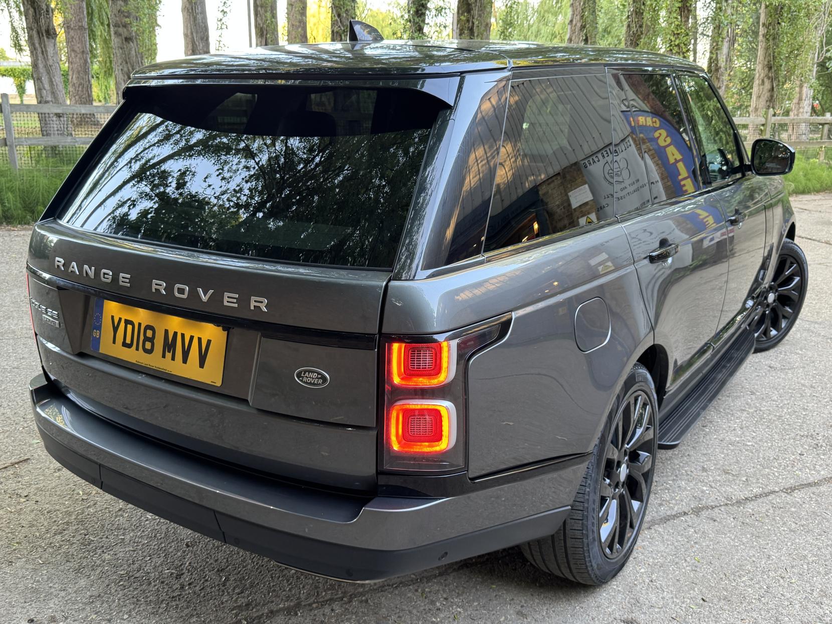 Land Rover Range Rover 4.4 SD V8 Vogue SE SUV 5dr Diesel Auto 4WD Euro 6 (s/s) (339 ps)