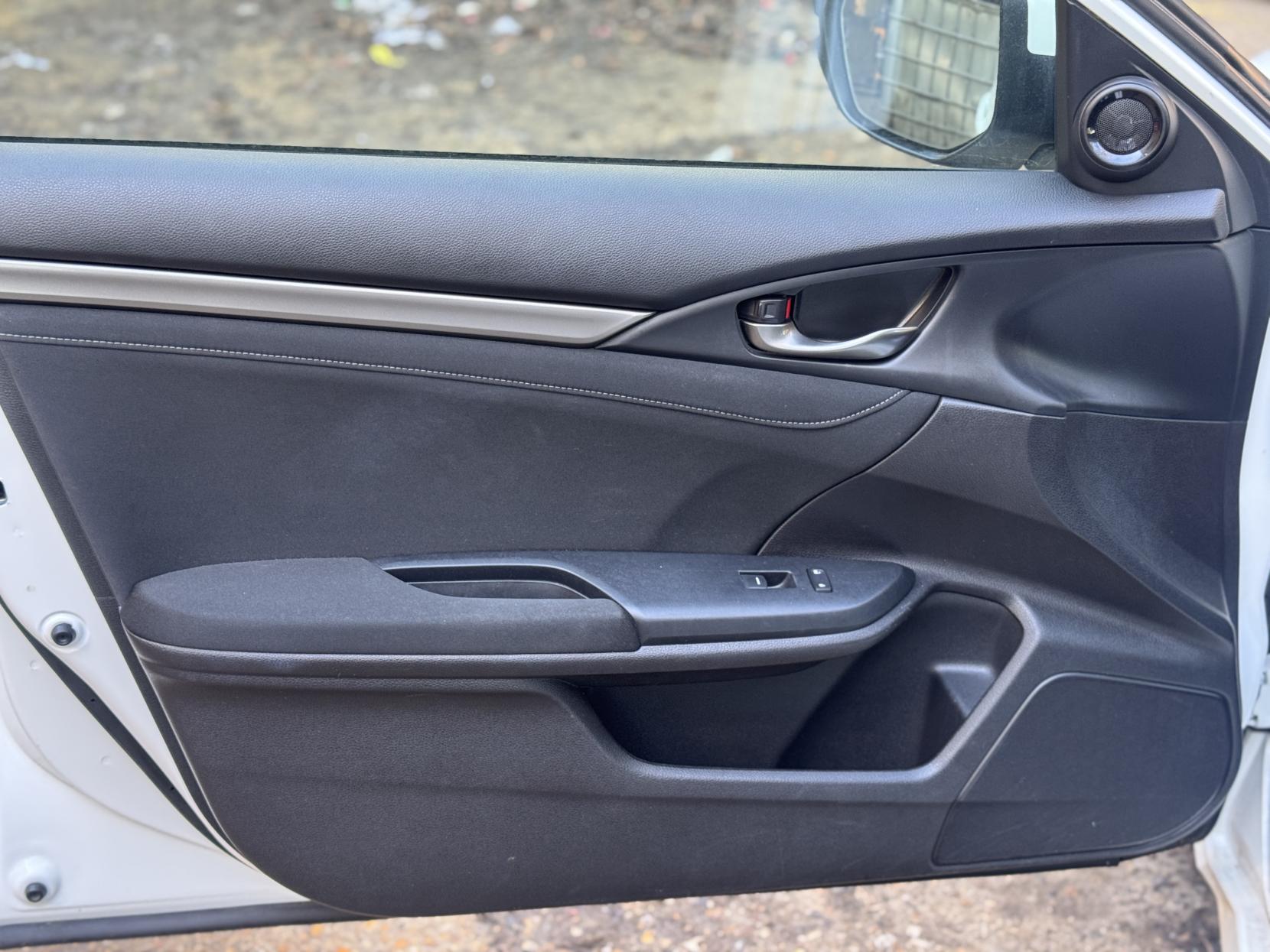 Honda Civic 1.0 VTEC Turbo SR Hatchback 5dr Petrol CVT Euro 6 (s/s) (126 ps)