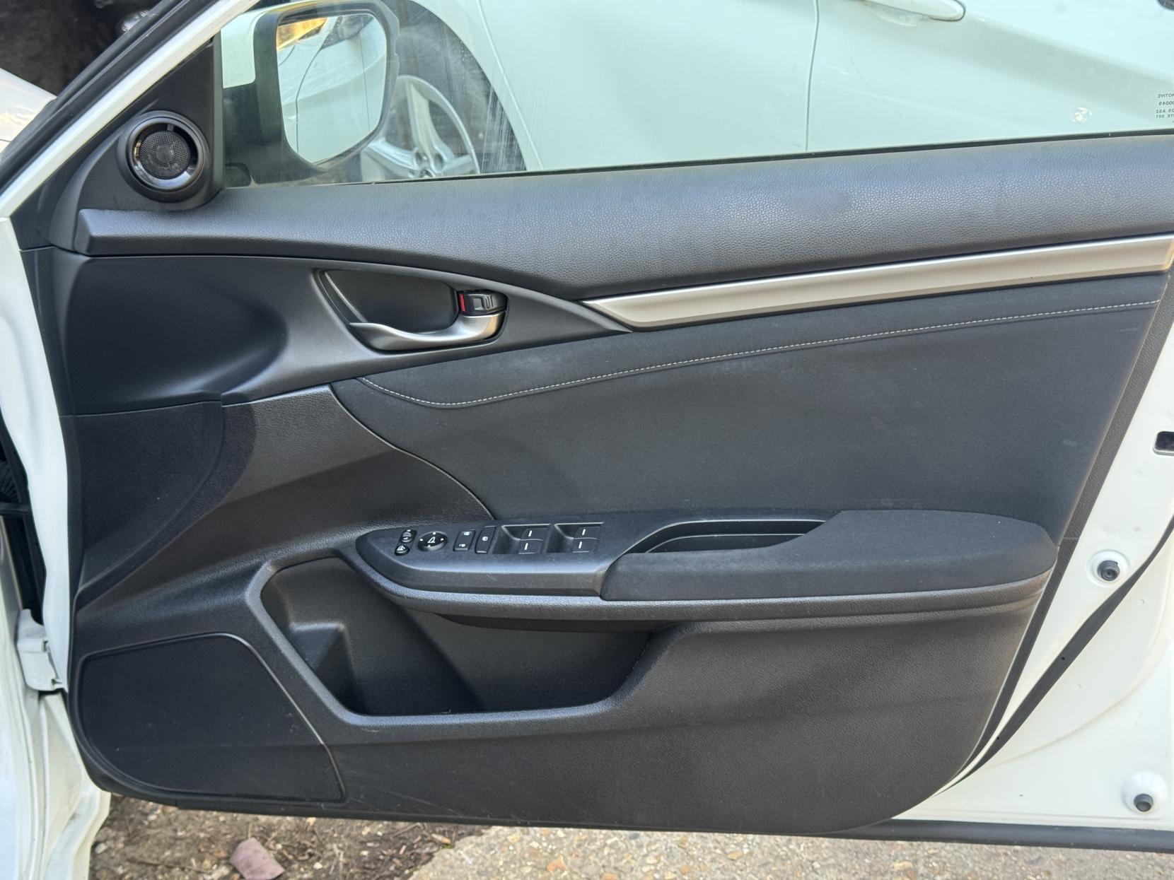 Honda Civic 1.0 VTEC Turbo SR Hatchback 5dr Petrol CVT Euro 6 (s/s) (126 ps)