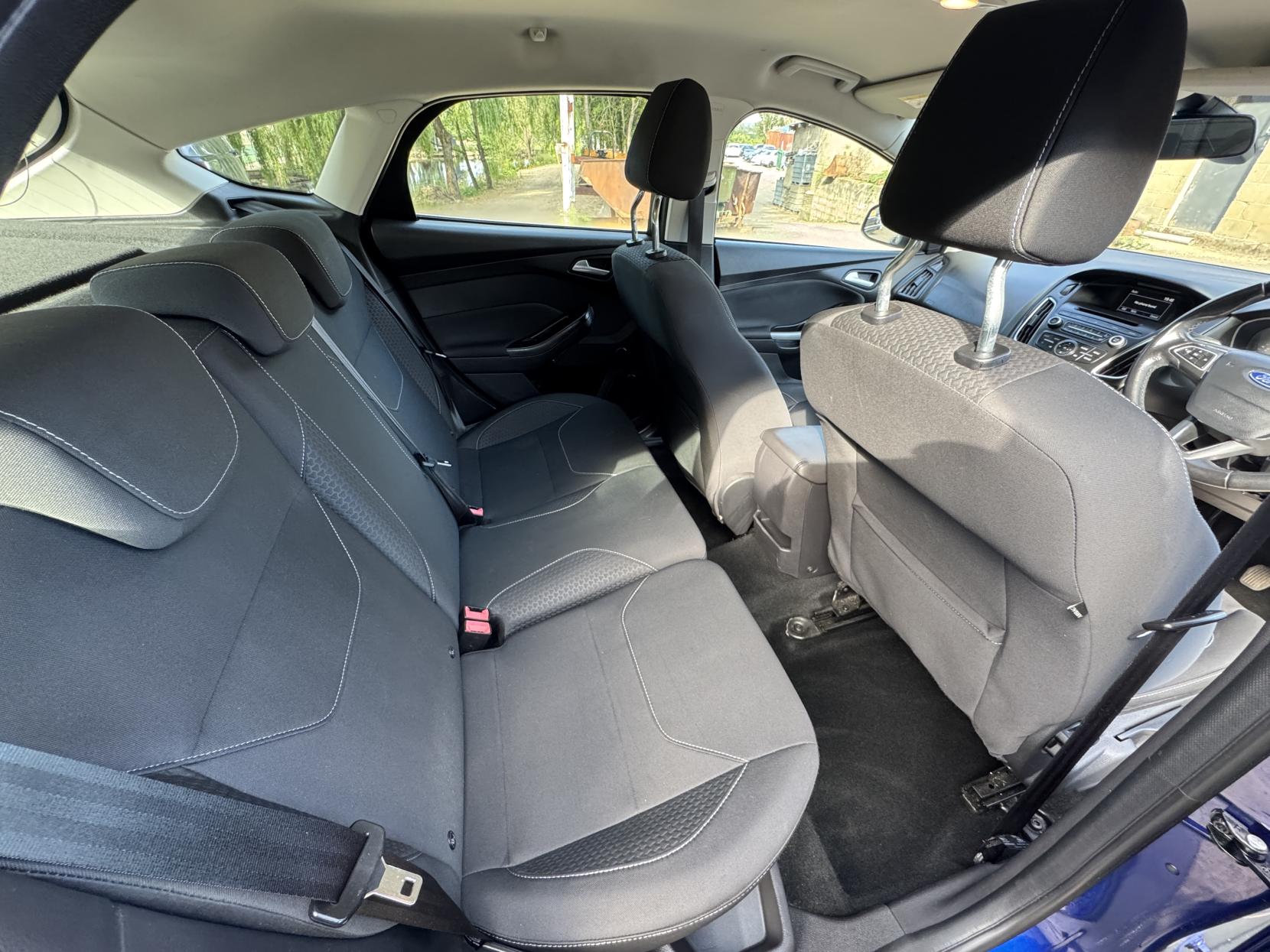 Ford Focus 1.0T EcoBoost Zetec Hatchback 5dr Petrol Manual Euro 6 (s/s) (125 ps)