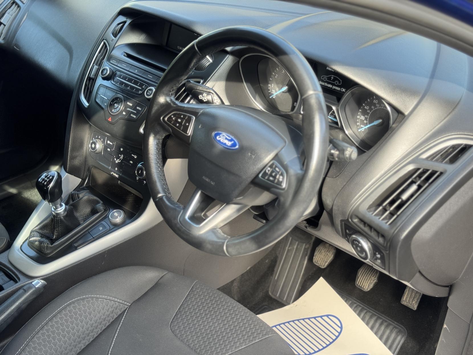 Ford Focus 1.0T EcoBoost Zetec Hatchback 5dr Petrol Manual Euro 6 (s/s) (125 ps)