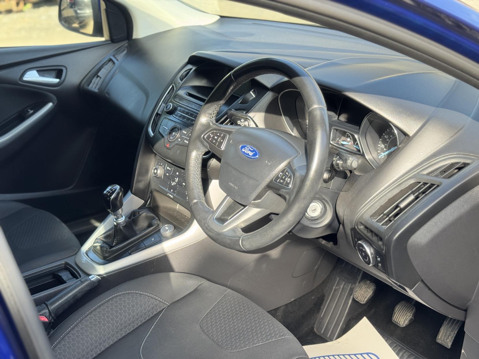 Ford Focus 1.0T EcoBoost Zetec Hatchback 5dr Petrol Manual Euro 6 (s/s) (125 ps)