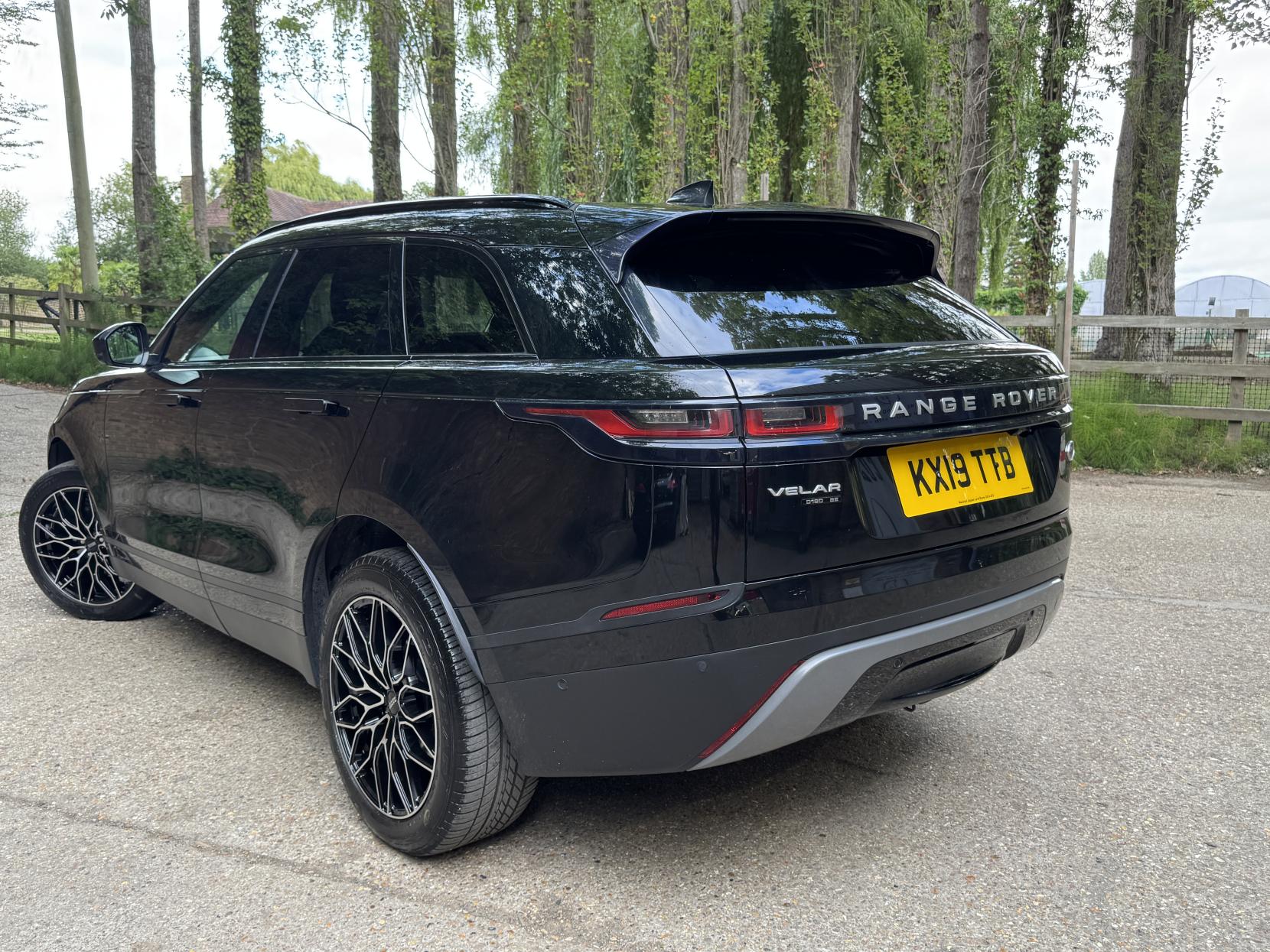 Land Rover Range Rover Velar 2.0 D180 SE SUV 5dr Diesel Auto 4WD Euro 6 (s/s) (180 ps)