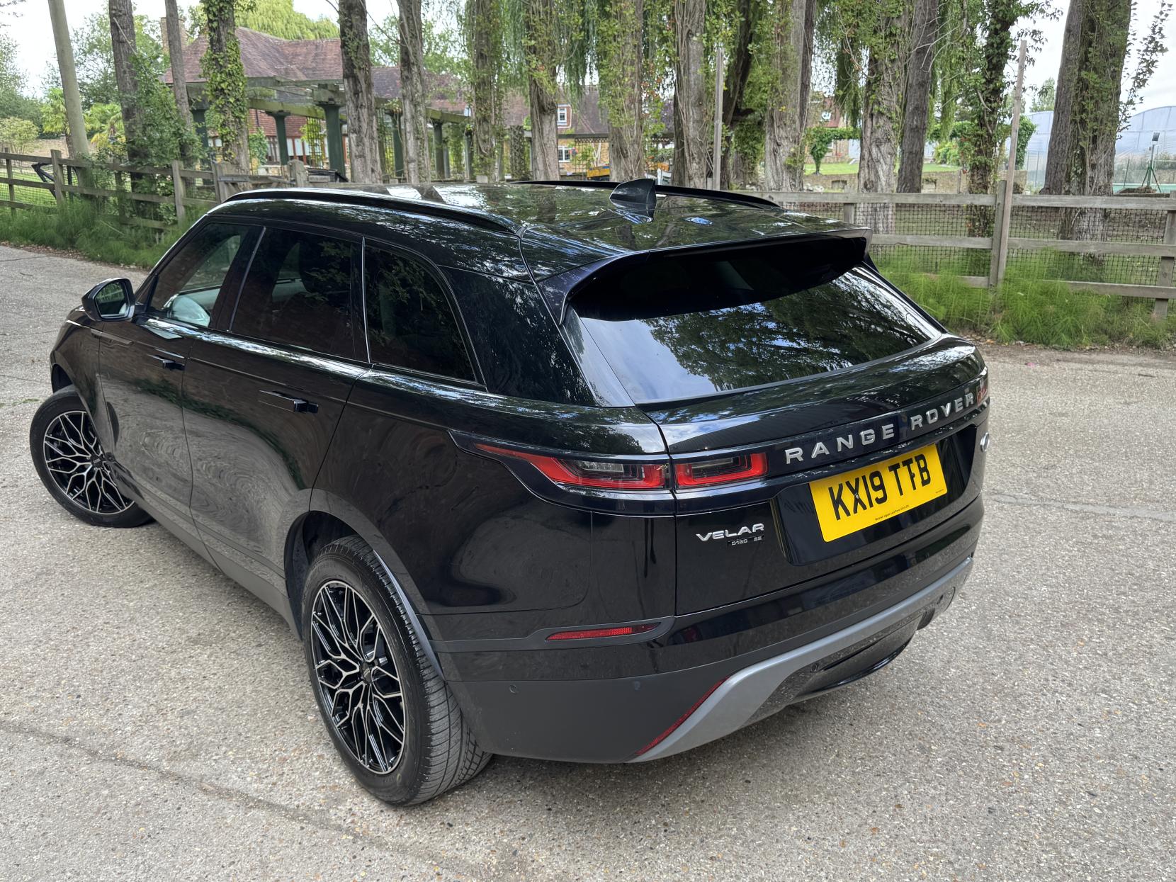 Land Rover Range Rover Velar 2.0 D180 SE SUV 5dr Diesel Auto 4WD Euro 6 (s/s) (180 ps)