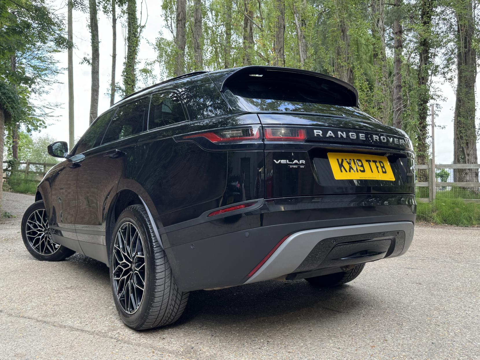Land Rover Range Rover Velar 2.0 D180 SE SUV 5dr Diesel Auto 4WD Euro 6 (s/s) (180 ps)