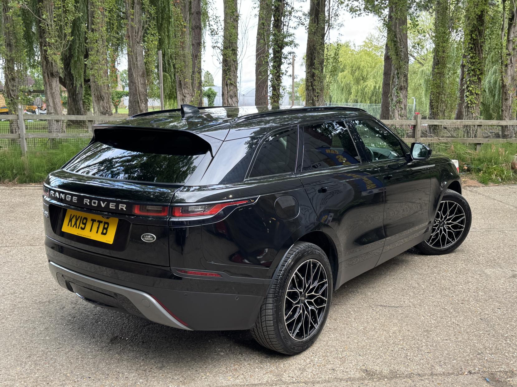 Land Rover Range Rover Velar 2.0 D180 SE SUV 5dr Diesel Auto 4WD Euro 6 (s/s) (180 ps)