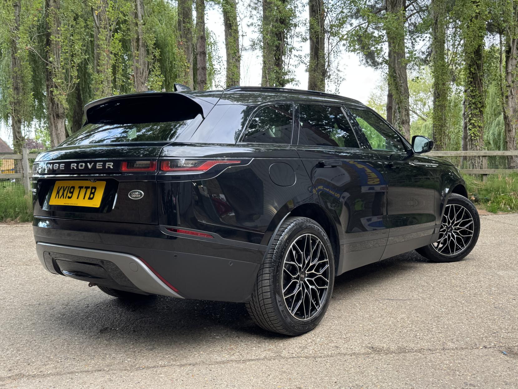 Land Rover Range Rover Velar 2.0 D180 SE SUV 5dr Diesel Auto 4WD Euro 6 (s/s) (180 ps)