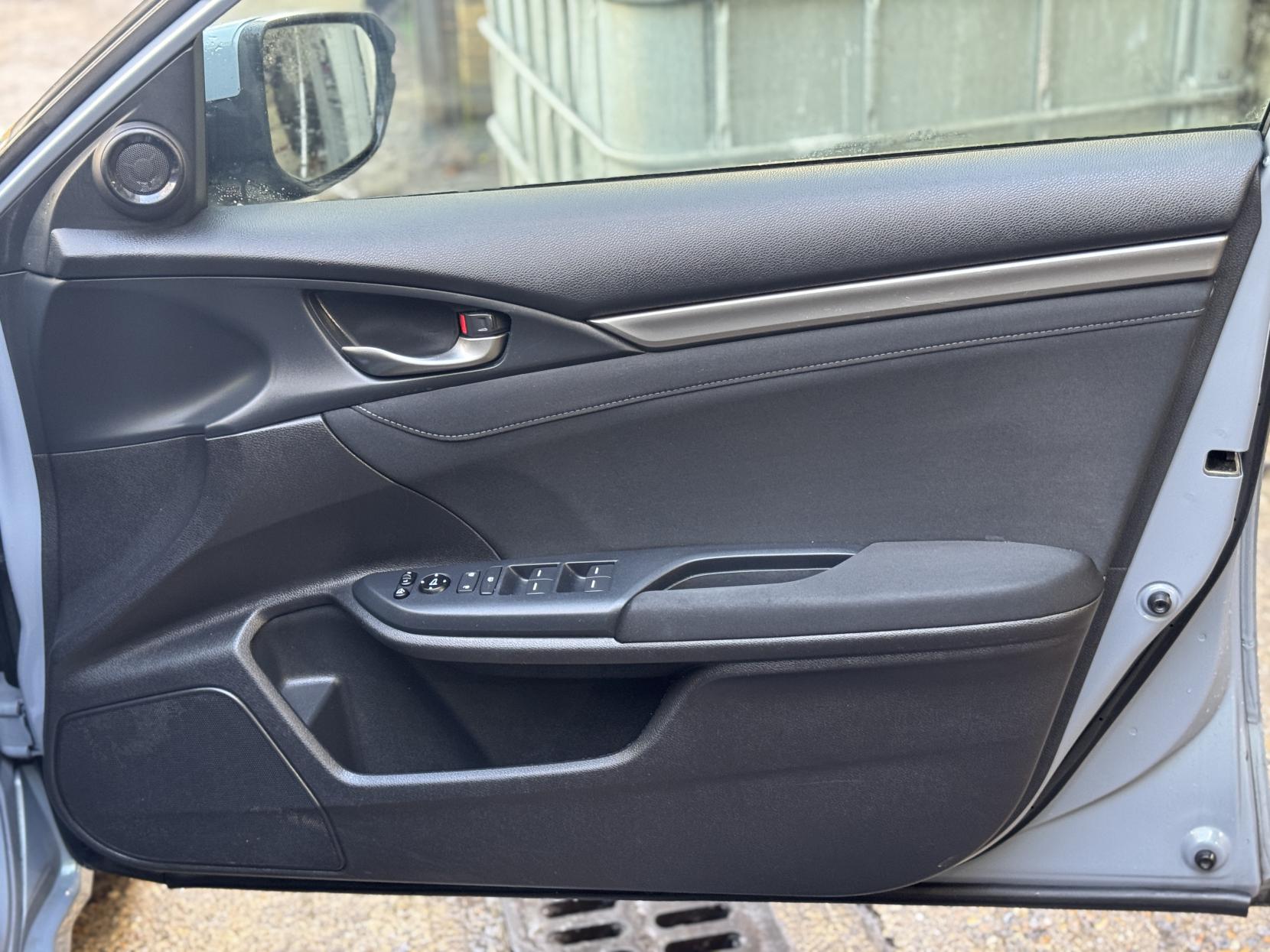 Honda Civic 1.0 VTEC Turbo SR Hatchback 5dr Petrol CVT Euro 6 (s/s) (126 ps)