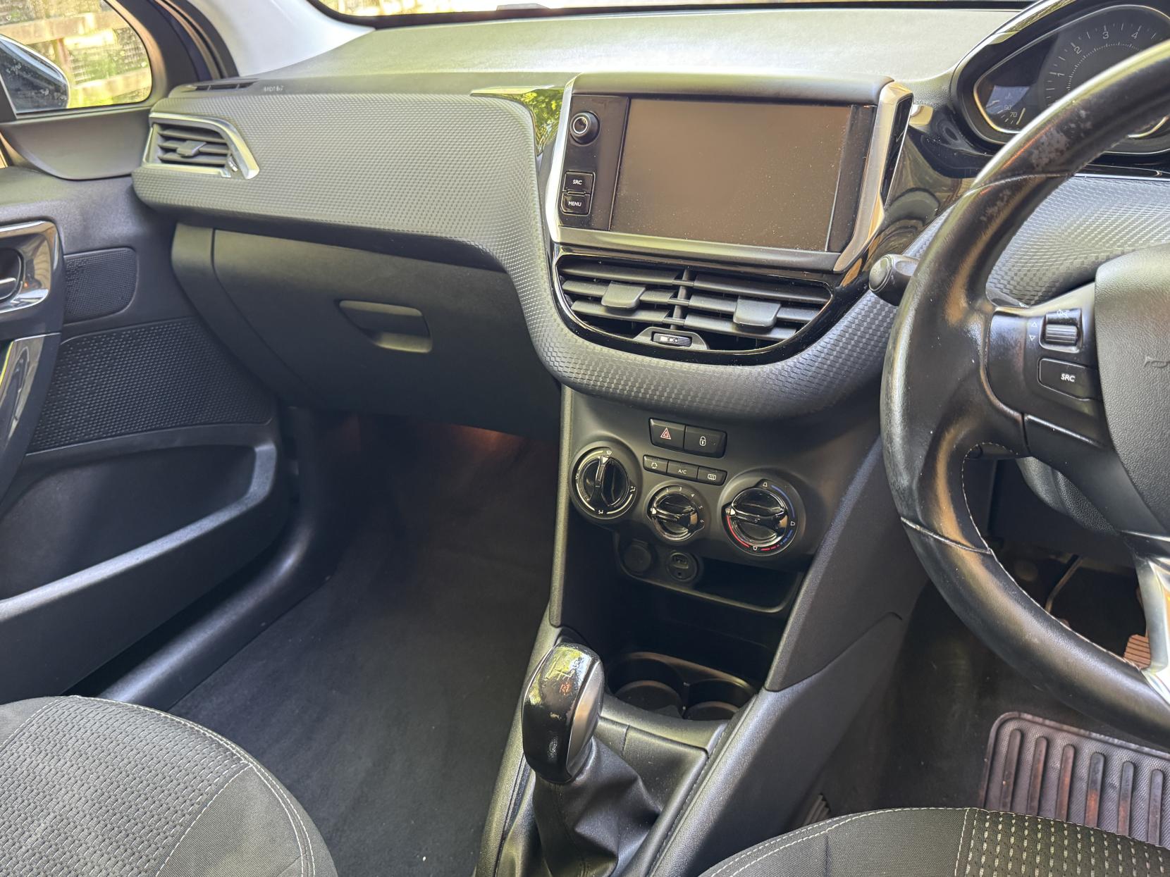 Peugeot 208 1.2 PureTech Allure Hatchback 3dr Petrol Manual Euro 6 (82 ps)