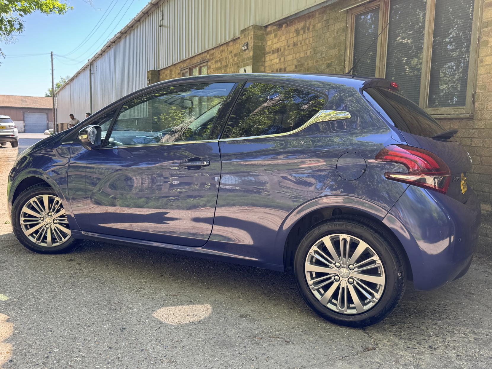 Peugeot 208 1.2 PureTech Allure Hatchback 3dr Petrol Manual Euro 6 (82 ps)