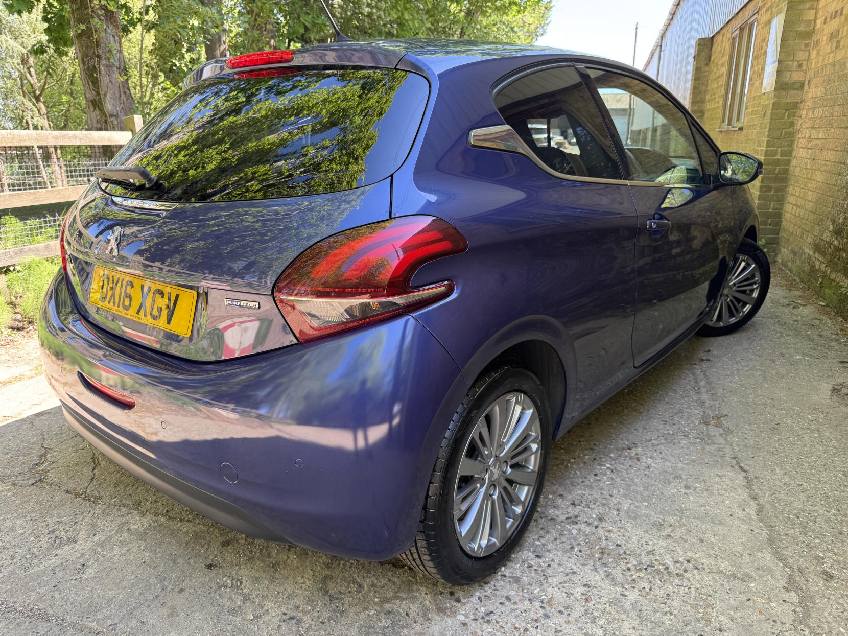 Peugeot 208 1.2 PureTech Allure Hatchback 3dr Petrol Manual Euro 6 (82 ps)