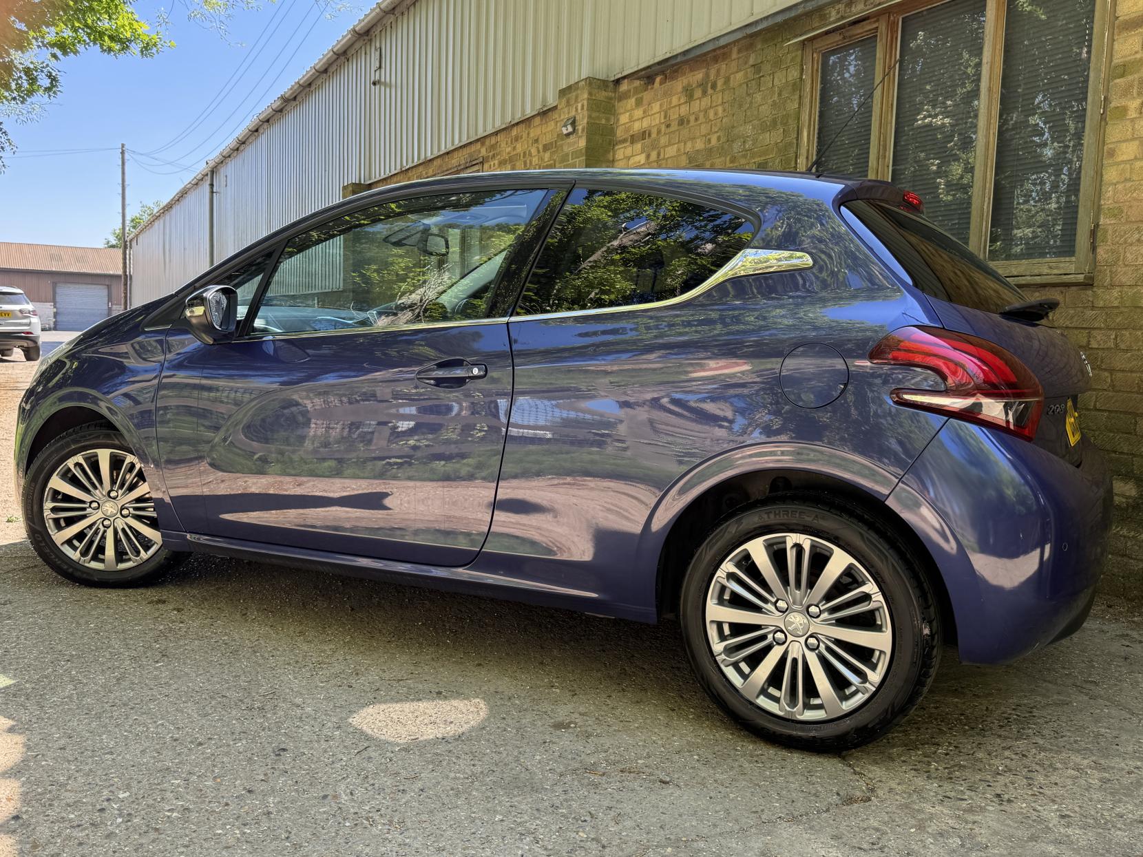 Peugeot 208 1.2 PureTech Allure Hatchback 3dr Petrol Manual Euro 6 (82 ps)