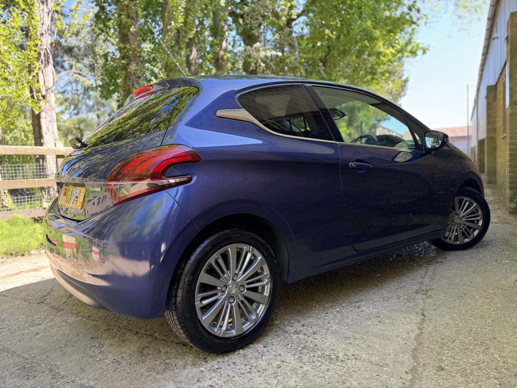 Peugeot 208 1.2 PureTech Allure Hatchback 3dr Petrol Manual Euro 6 (82 ps)