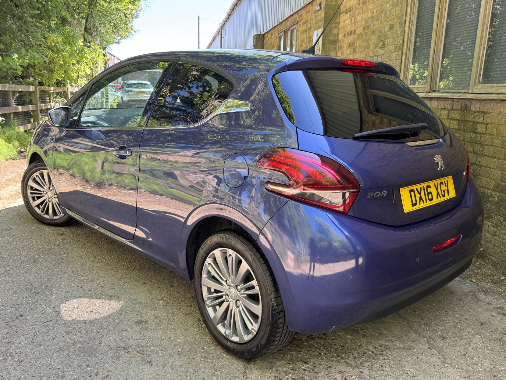 Peugeot 208 1.2 PureTech Allure Hatchback 3dr Petrol Manual Euro 6 (82 ps)