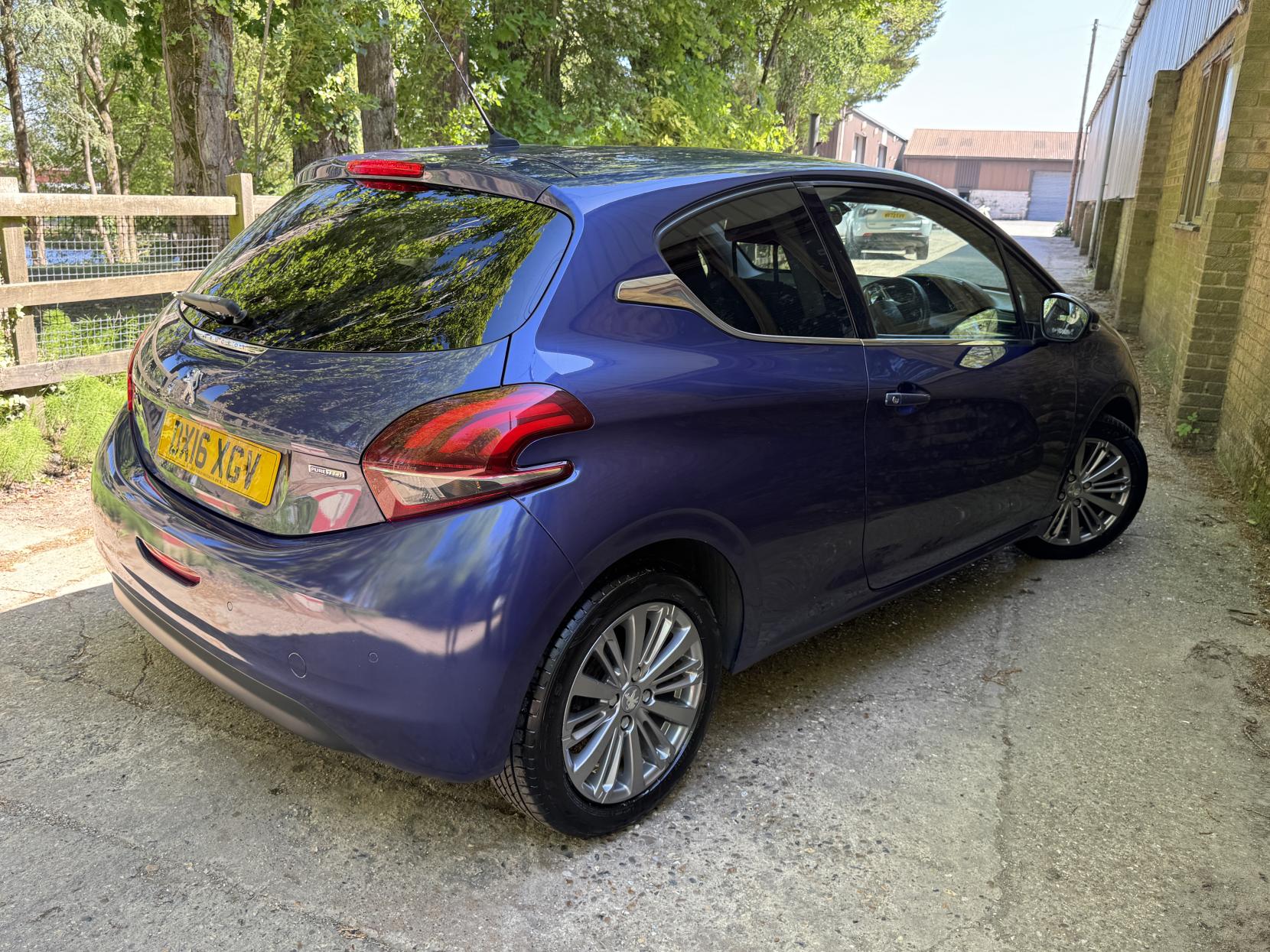 Peugeot 208 1.2 PureTech Allure Hatchback 3dr Petrol Manual Euro 6 (82 ps)