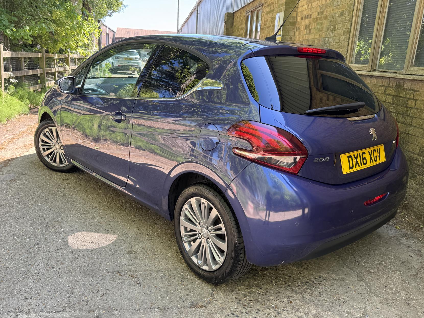 Peugeot 208 1.2 PureTech Allure Hatchback 3dr Petrol Manual Euro 6 (82 ps)