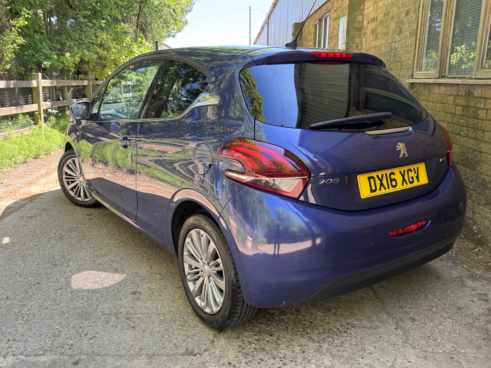 Peugeot 208 1.2 PureTech Allure Hatchback 3dr Petrol Manual Euro 6 (82 ps)
