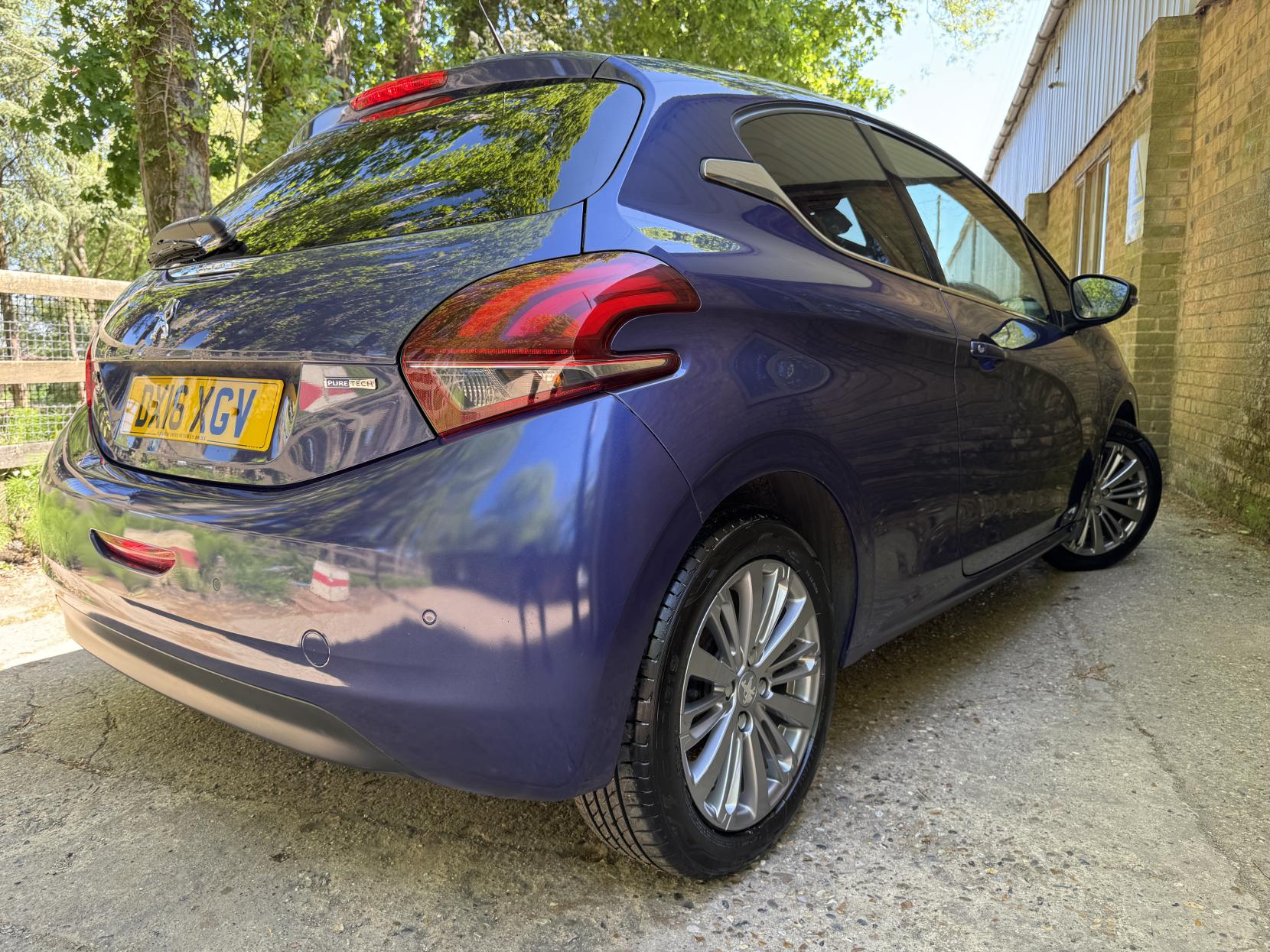 Peugeot 208 1.2 PureTech Allure Hatchback 3dr Petrol Manual Euro 6 (82 ps)