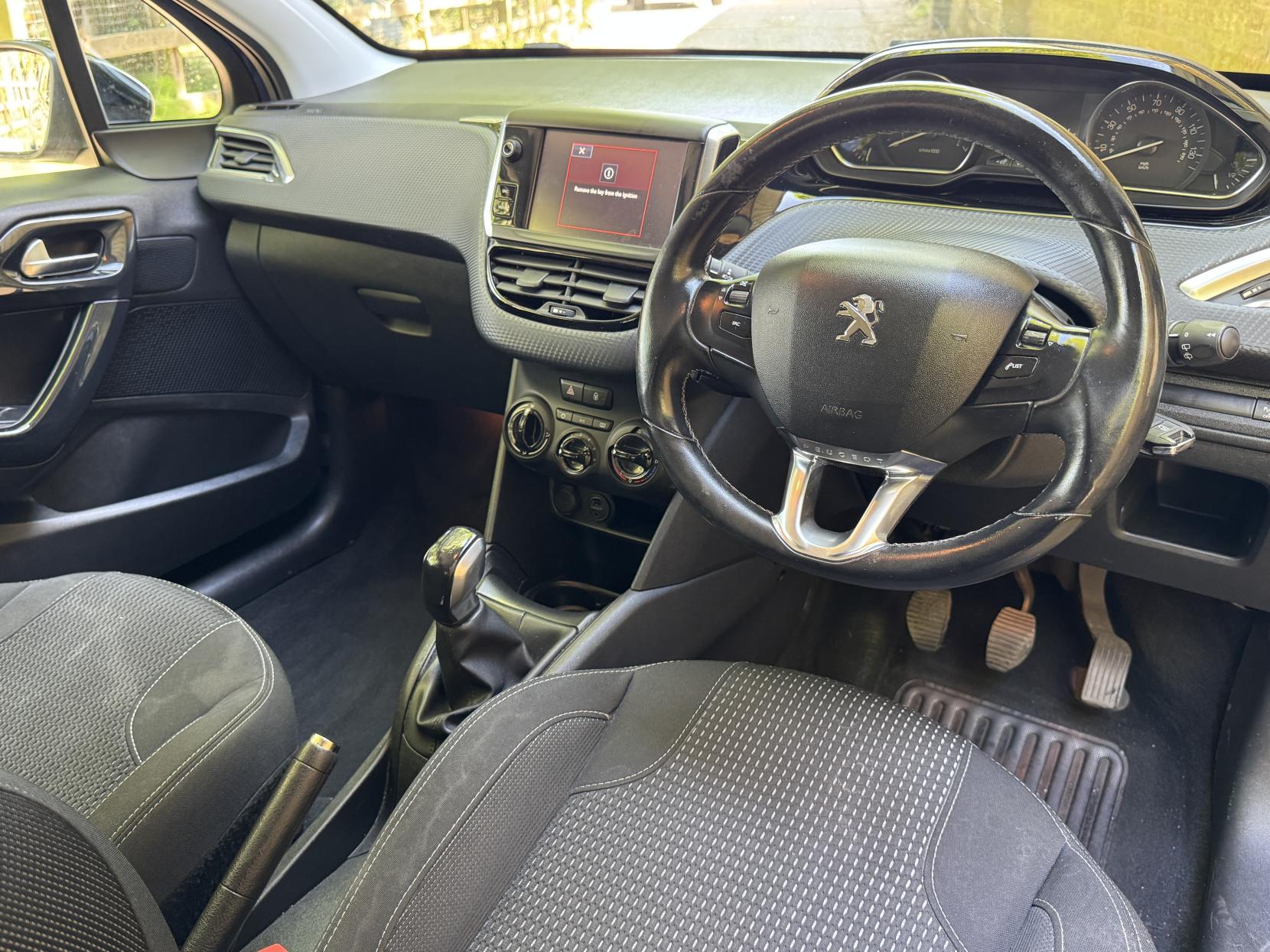 Peugeot 208 1.2 PureTech Allure Hatchback 3dr Petrol Manual Euro 6 (82 ps)