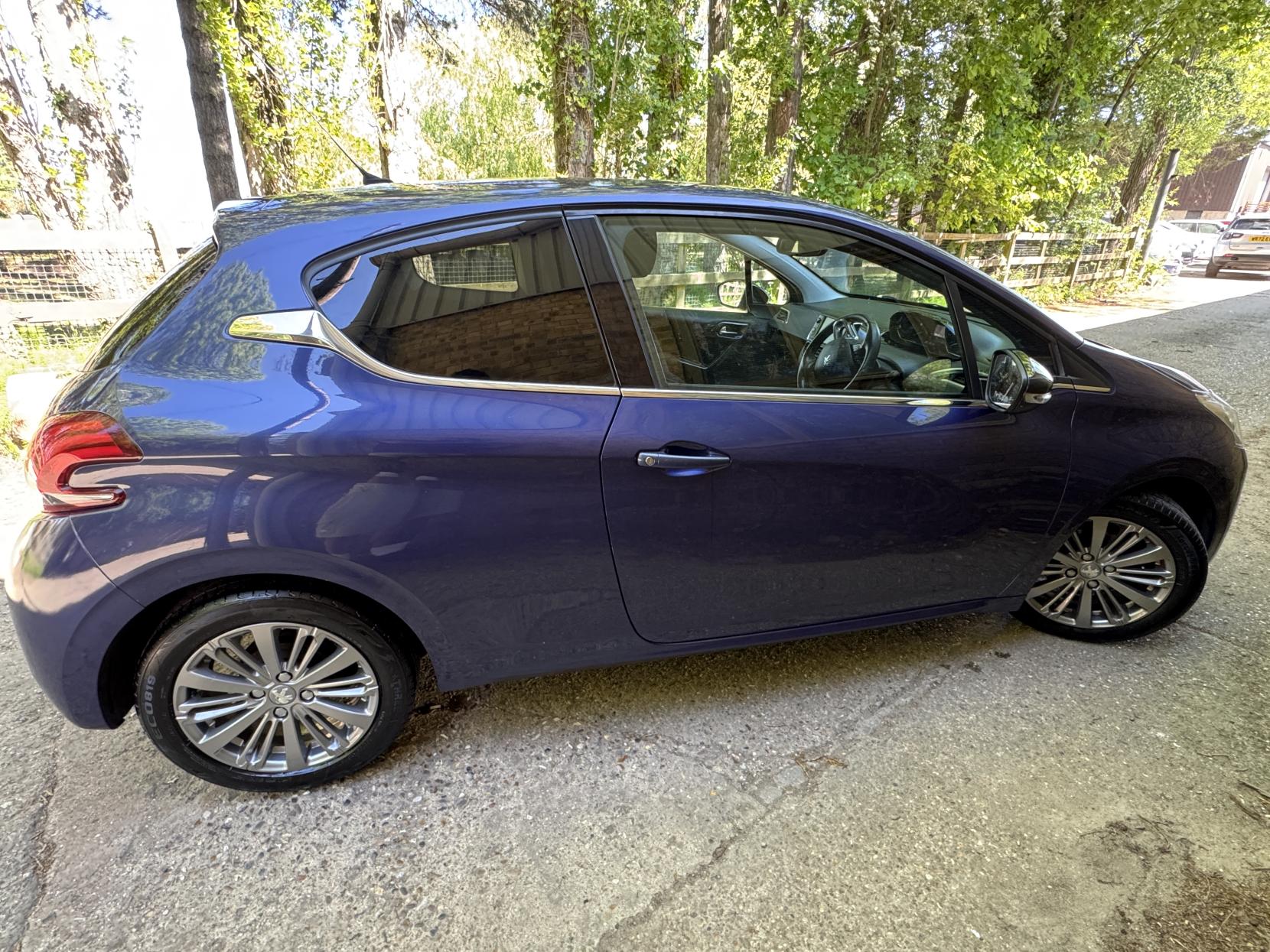 Peugeot 208 1.2 PureTech Allure Hatchback 3dr Petrol Manual Euro 6 (82 ps)