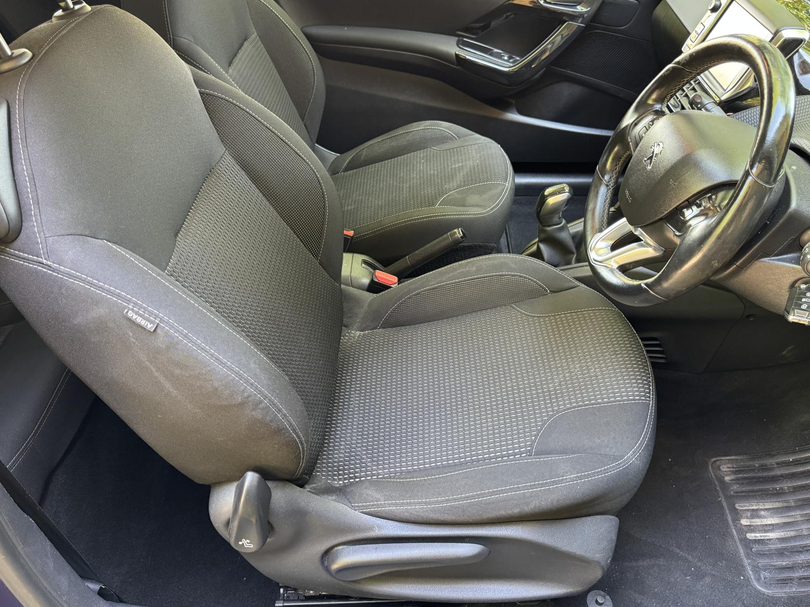 Peugeot 208 1.2 PureTech Allure Hatchback 3dr Petrol Manual Euro 6 (82 ps)