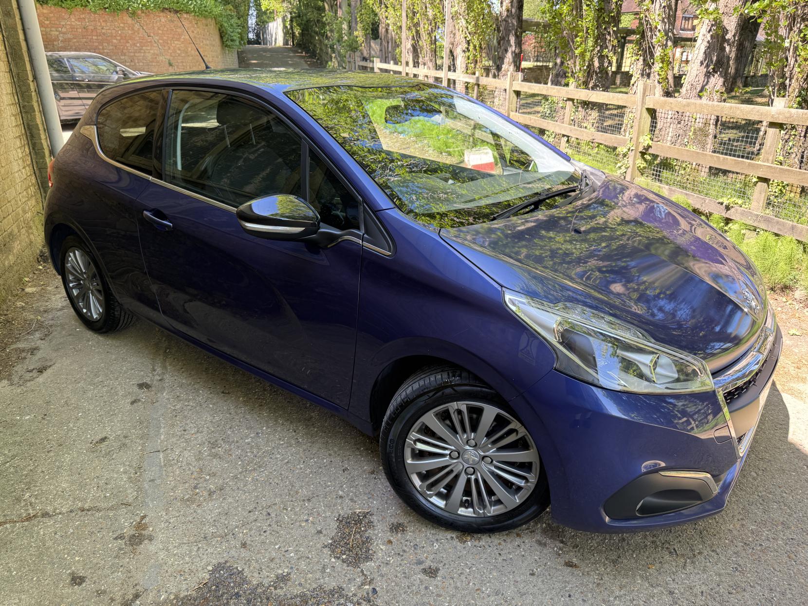 Peugeot 208 1.2 PureTech Allure Hatchback 3dr Petrol Manual Euro 6 (82 ps)