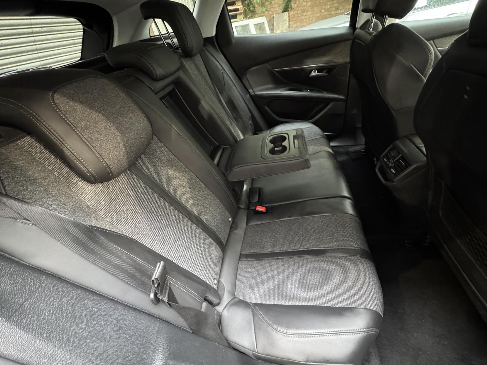 Peugeot 3008 1.2 PureTech Allure SUV 5dr Petrol EAT Euro 6 (s/s) (130 ps)