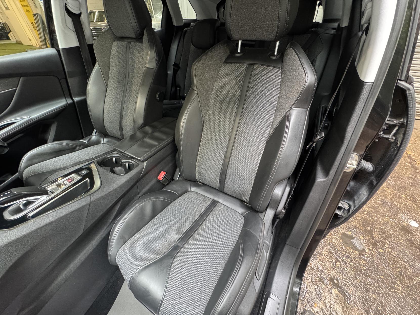 Peugeot 3008 1.2 PureTech Allure SUV 5dr Petrol EAT Euro 6 (s/s) (130 ps)