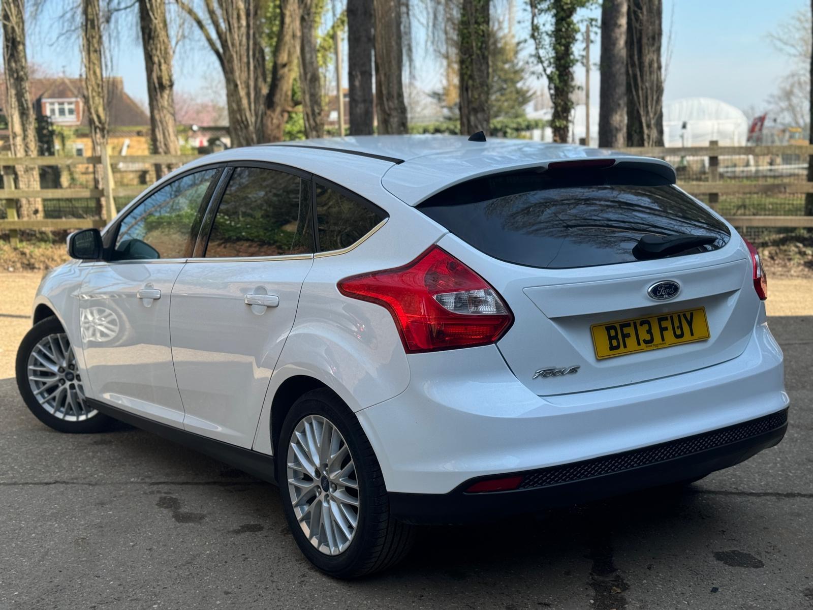 Ford Focus 1.6 Zetec Hatchback 5dr Petrol Manual Euro 5 (105 ps)