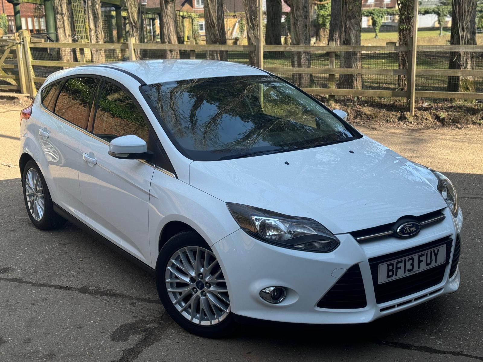 Ford Focus 1.6 Zetec Hatchback 5dr Petrol Manual Euro 5 (105 ps)