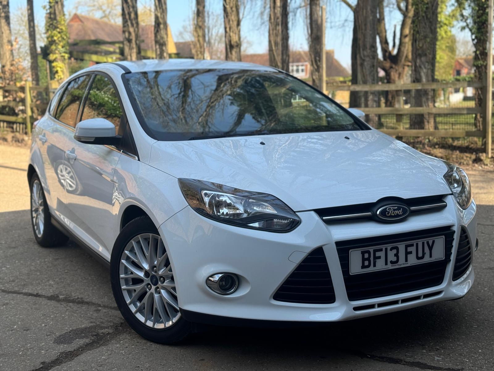 Ford Focus 1.6 Zetec Hatchback 5dr Petrol Manual Euro 5 (105 ps)