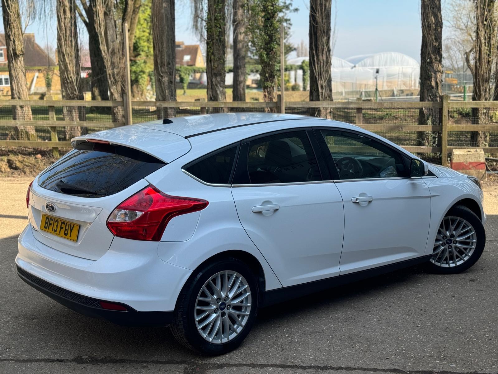 Ford Focus 1.6 Zetec Hatchback 5dr Petrol Manual Euro 5 (105 ps)