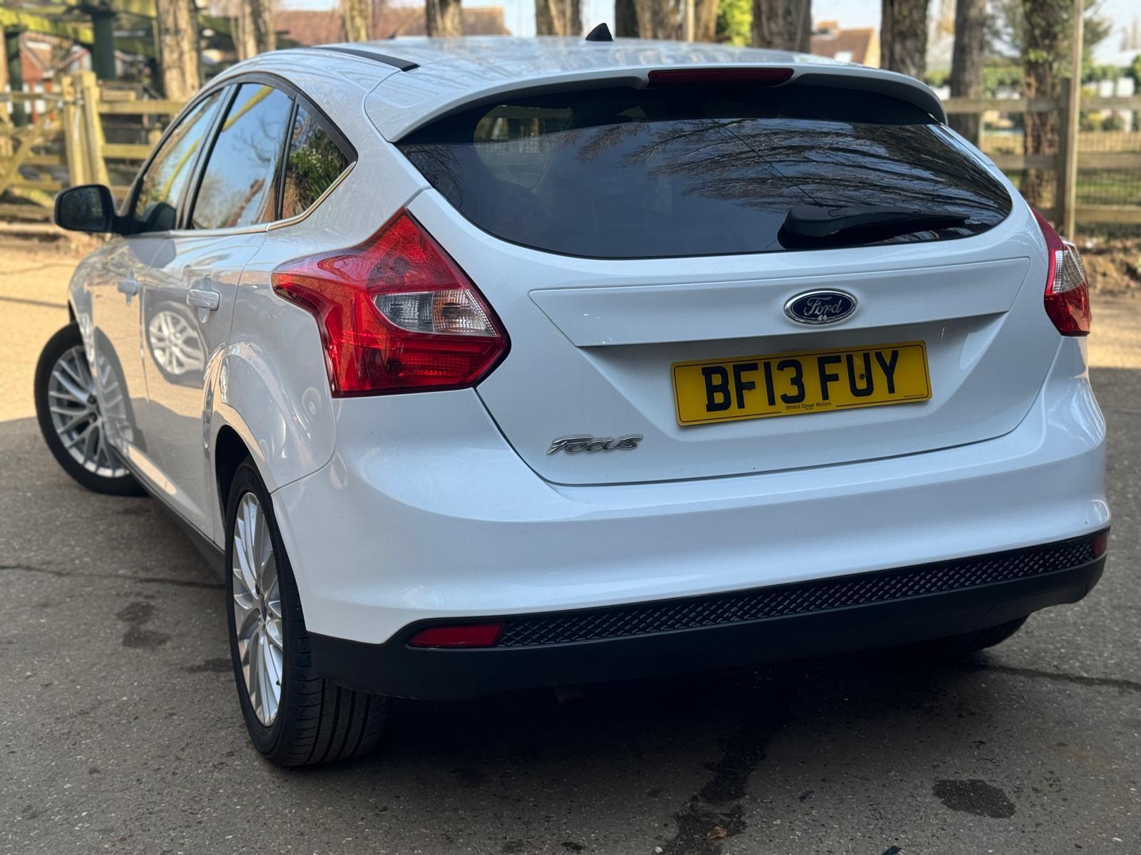 Ford Focus 1.6 Zetec Hatchback 5dr Petrol Manual Euro 5 (105 ps)