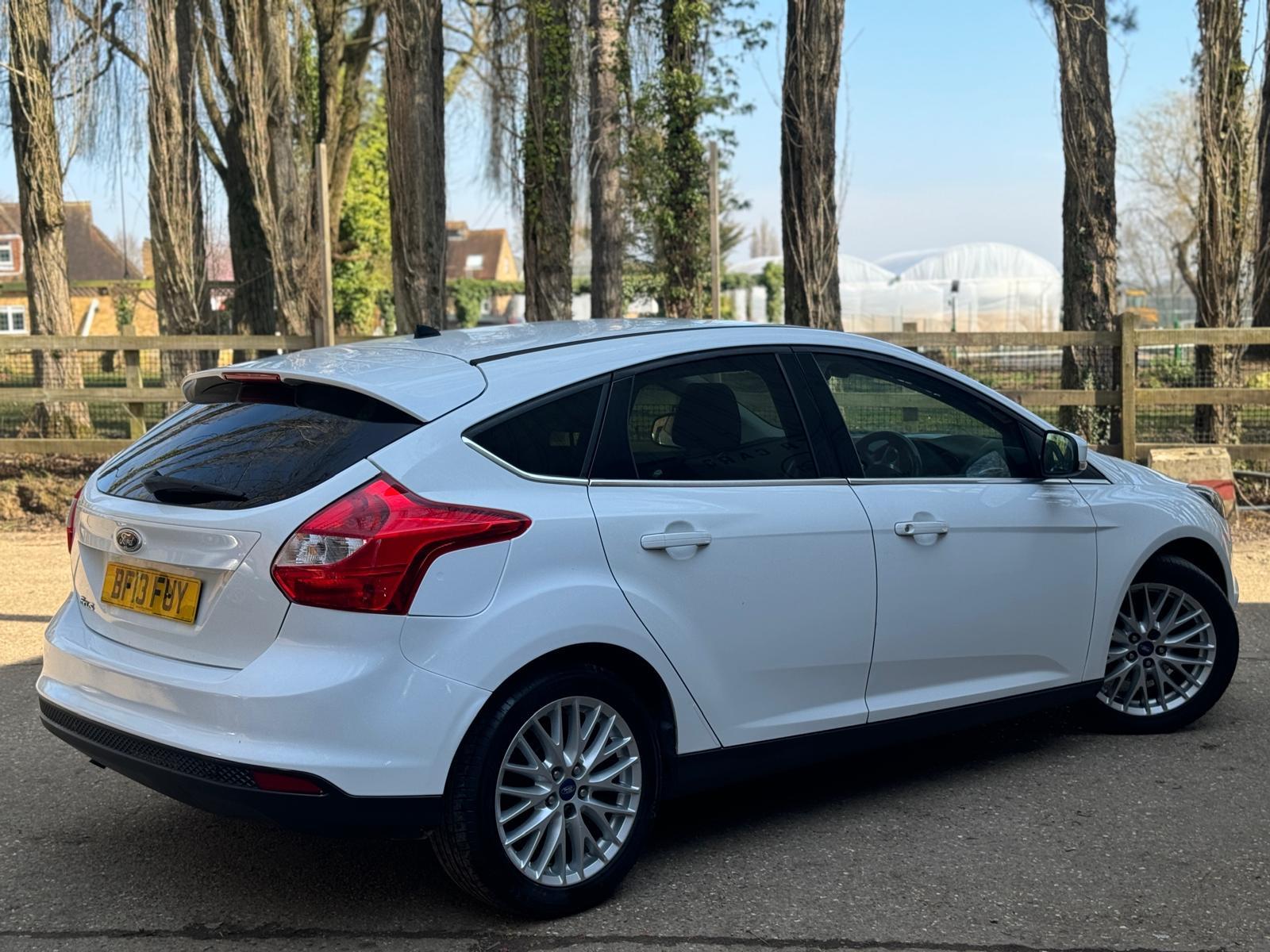 Ford Focus 1.6 Zetec Hatchback 5dr Petrol Manual Euro 5 (105 ps)