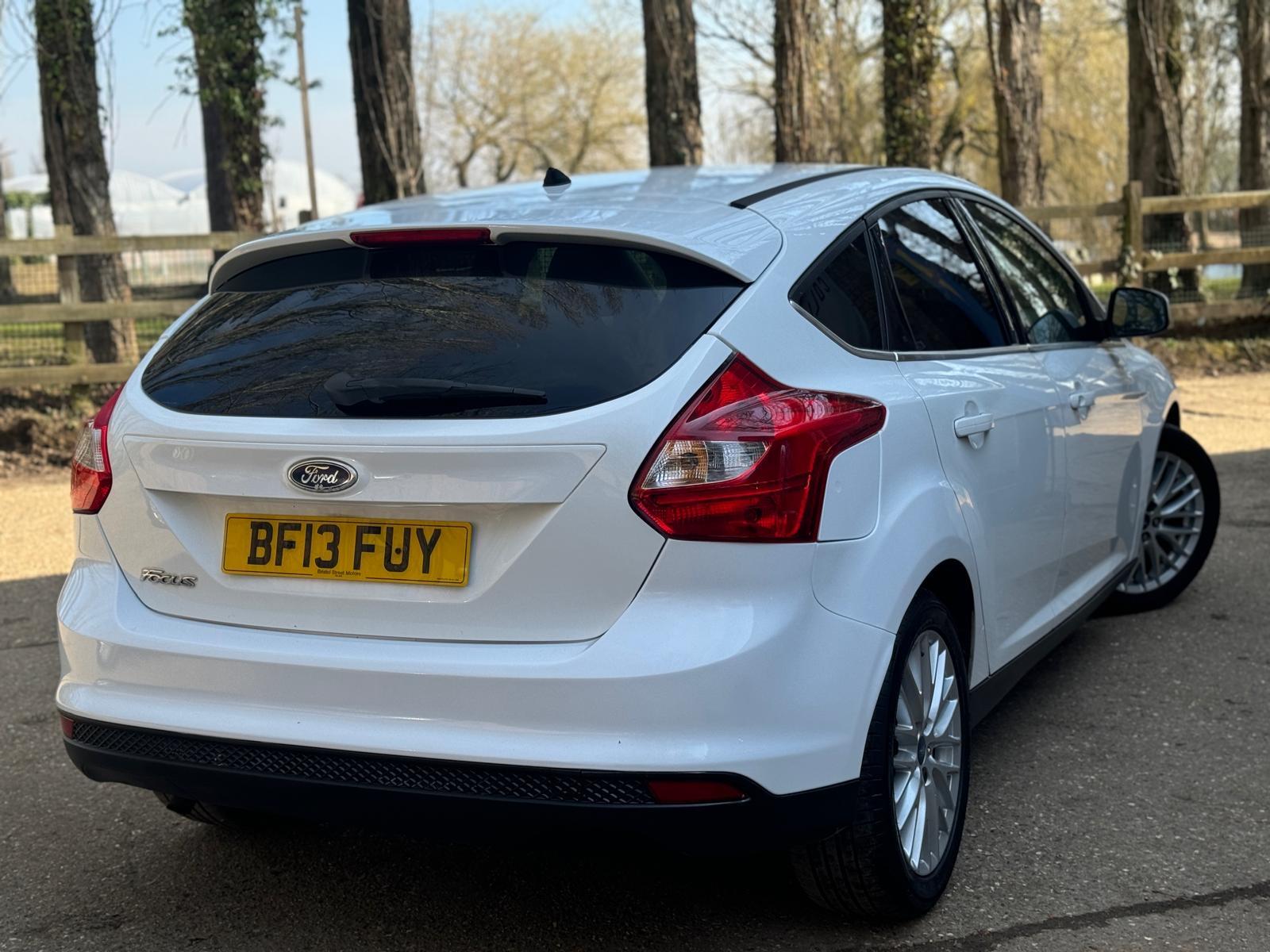 Ford Focus 1.6 Zetec Hatchback 5dr Petrol Manual Euro 5 (105 ps)