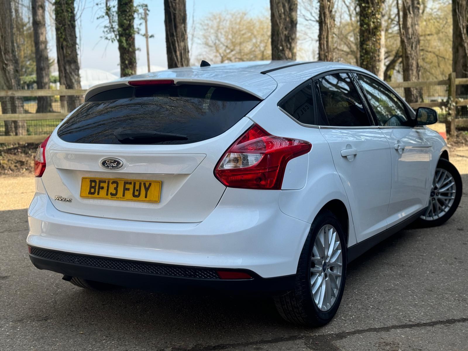 Ford Focus 1.6 Zetec Hatchback 5dr Petrol Manual Euro 5 (105 ps)