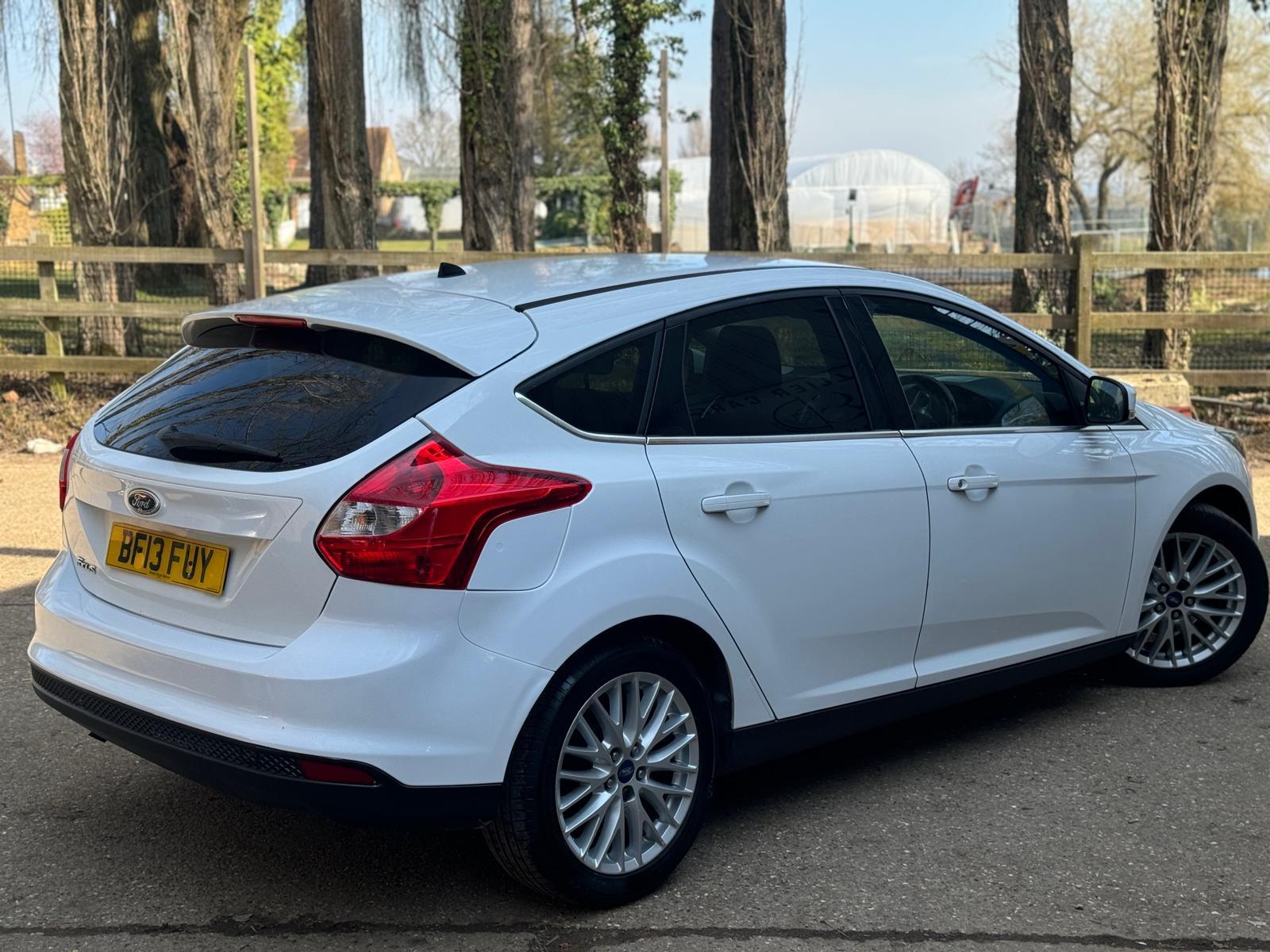 Ford Focus 1.6 Zetec Hatchback 5dr Petrol Manual Euro 5 (105 ps)