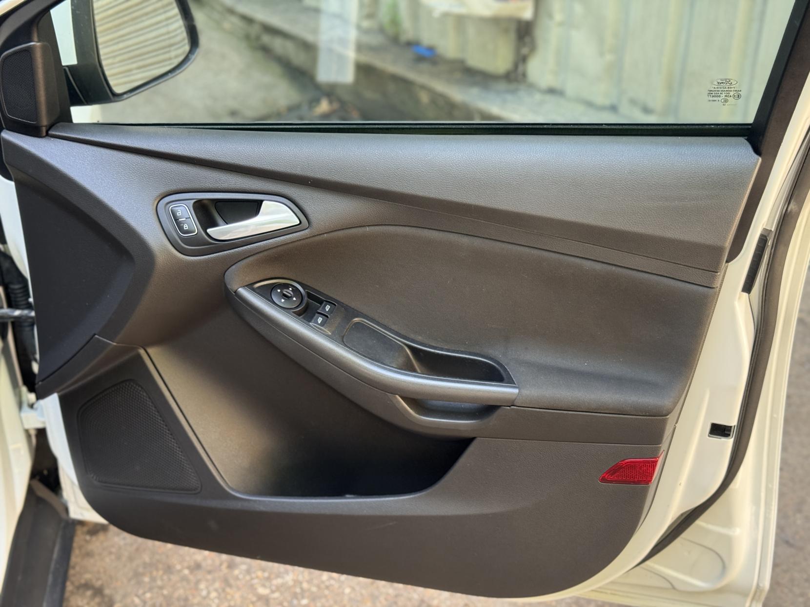 Ford Focus 1.0T EcoBoost 99g Style Hatchback 5dr Petrol Manual Euro 6 (s/s) (100 ps)