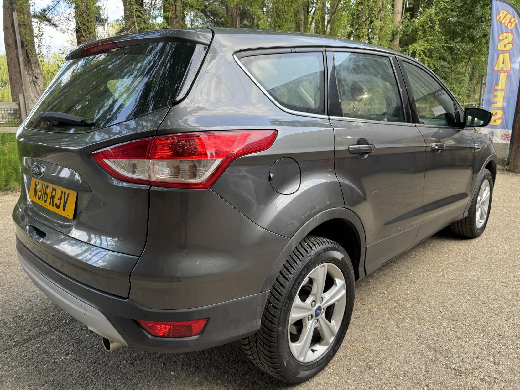 Ford Kuga 2.0 TDCi Zetec SUV 5dr Diesel Powershift AWD Euro 6 (s/s) (150 ps)