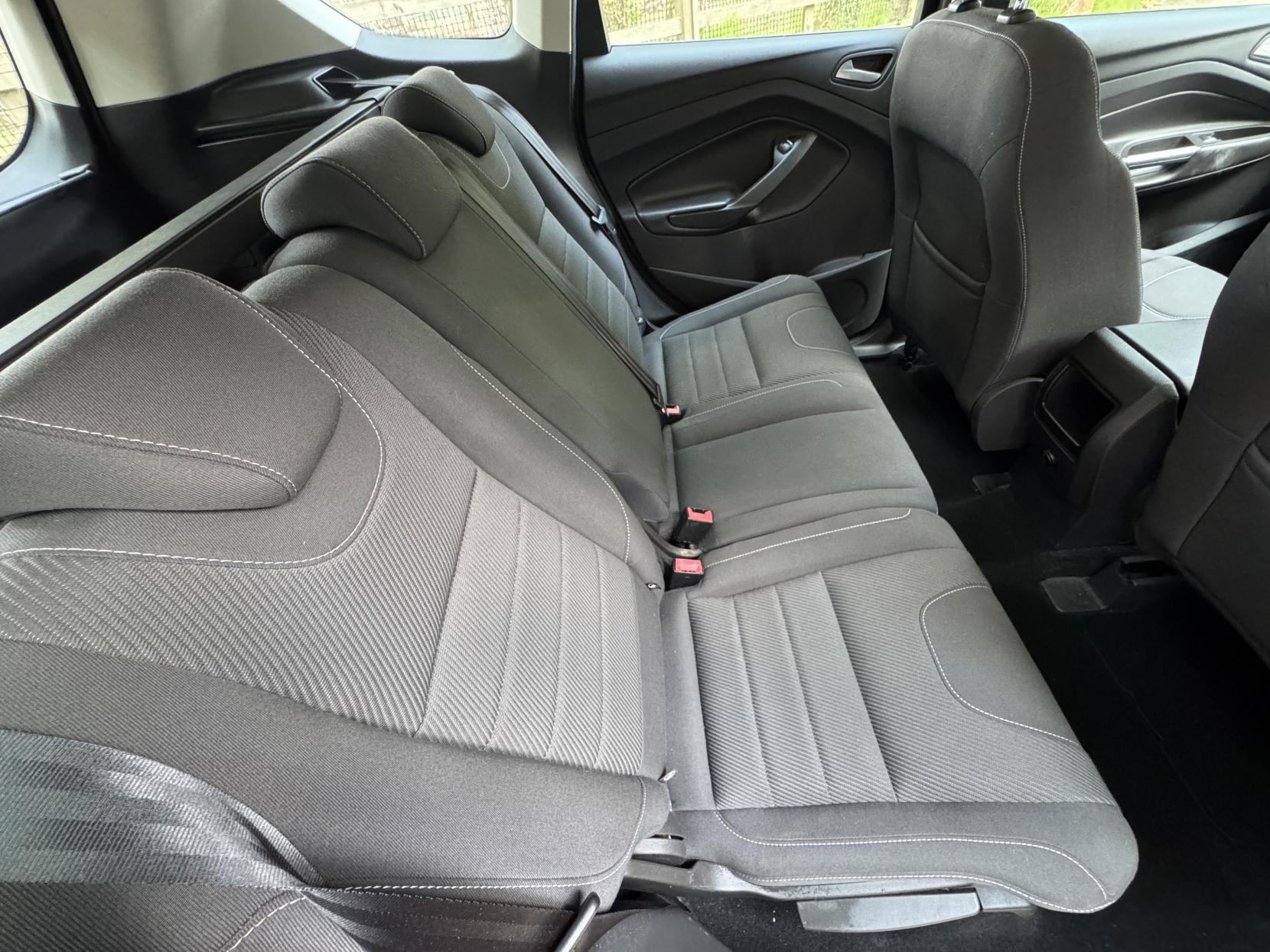 Ford Kuga 2.0 TDCi Zetec SUV 5dr Diesel Powershift AWD Euro 6 (s/s) (150 ps)