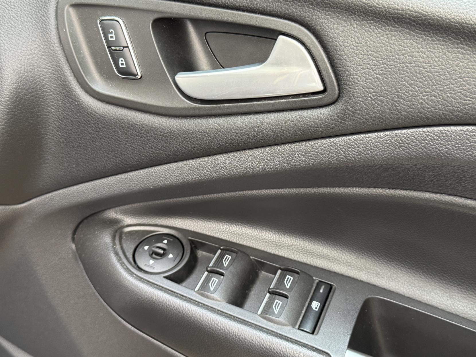 Ford Kuga 2.0 TDCi Zetec SUV 5dr Diesel Powershift AWD Euro 6 (s/s) (150 ps)