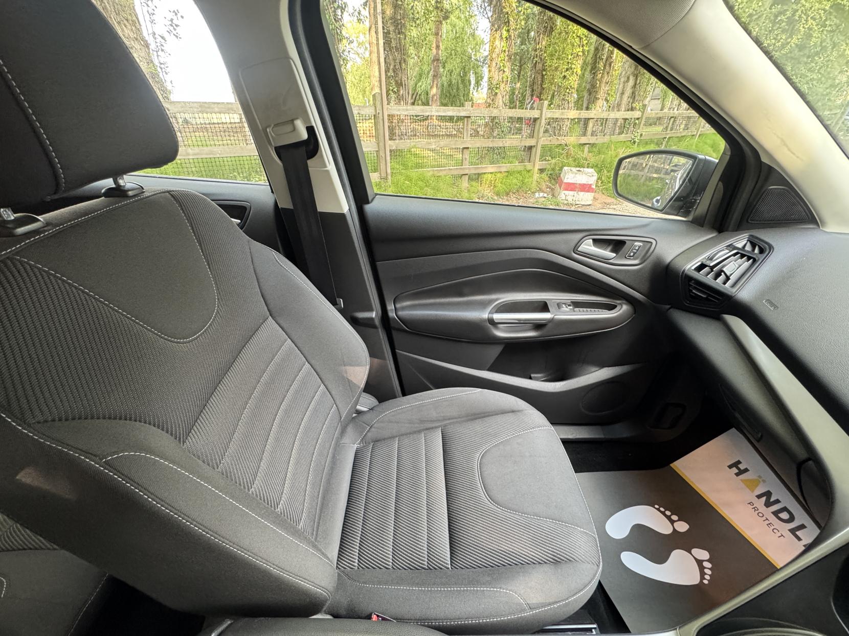 Ford Kuga 2.0 TDCi Zetec SUV 5dr Diesel Powershift AWD Euro 6 (s/s) (150 ps)