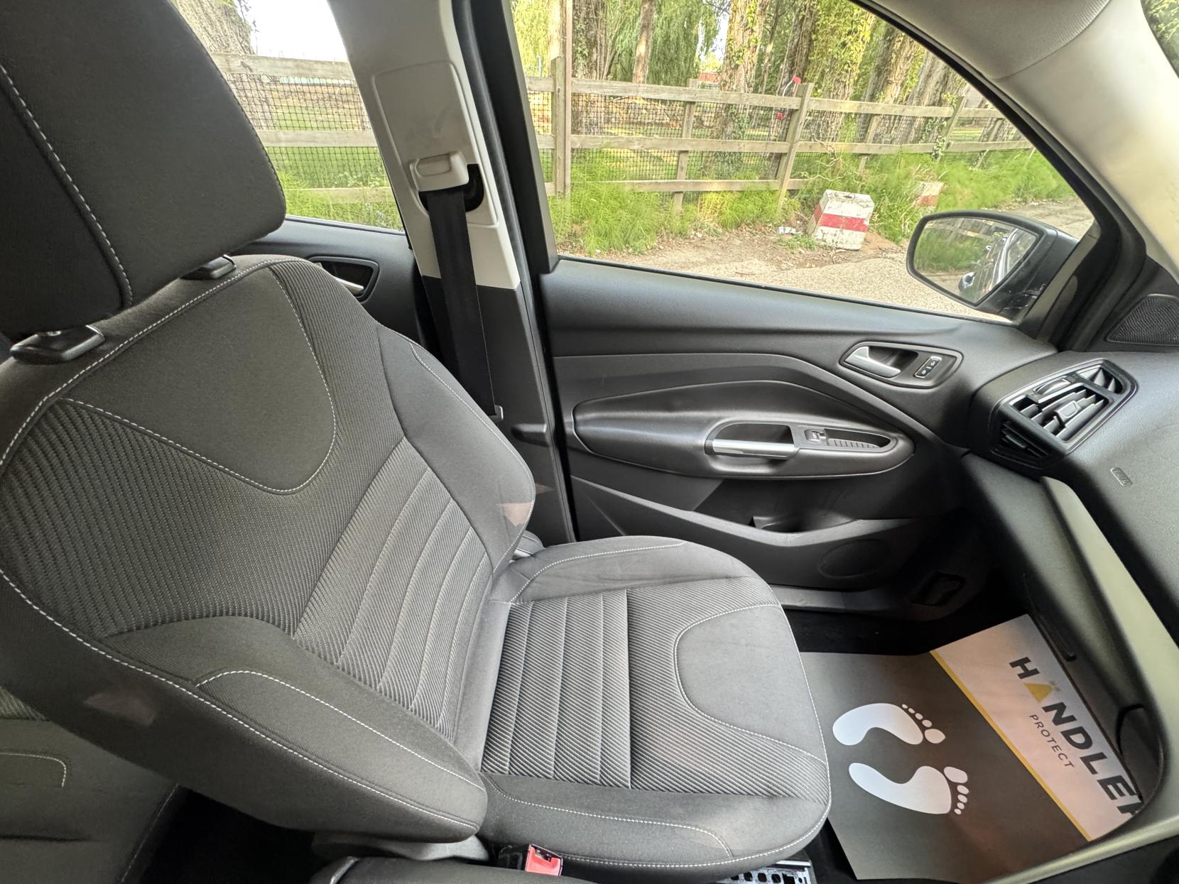 Ford Kuga 2.0 TDCi Zetec SUV 5dr Diesel Powershift AWD Euro 6 (s/s) (150 ps)